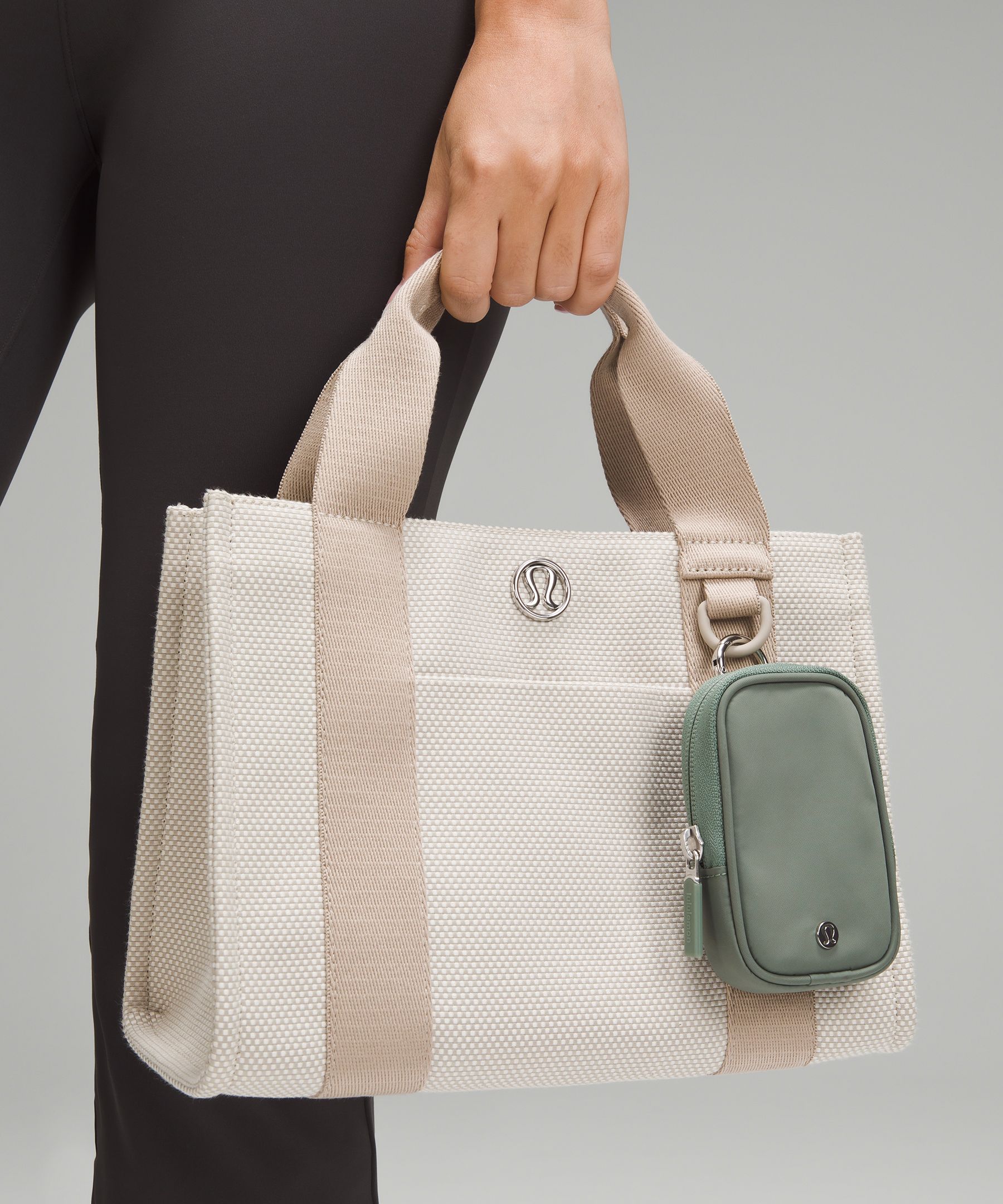 【ルルレモン】Clippable Nano Pouch ナノサイズポーチ ルルレモン】Clippable Nano Pouch ナノサイズポーチ (lululemon
