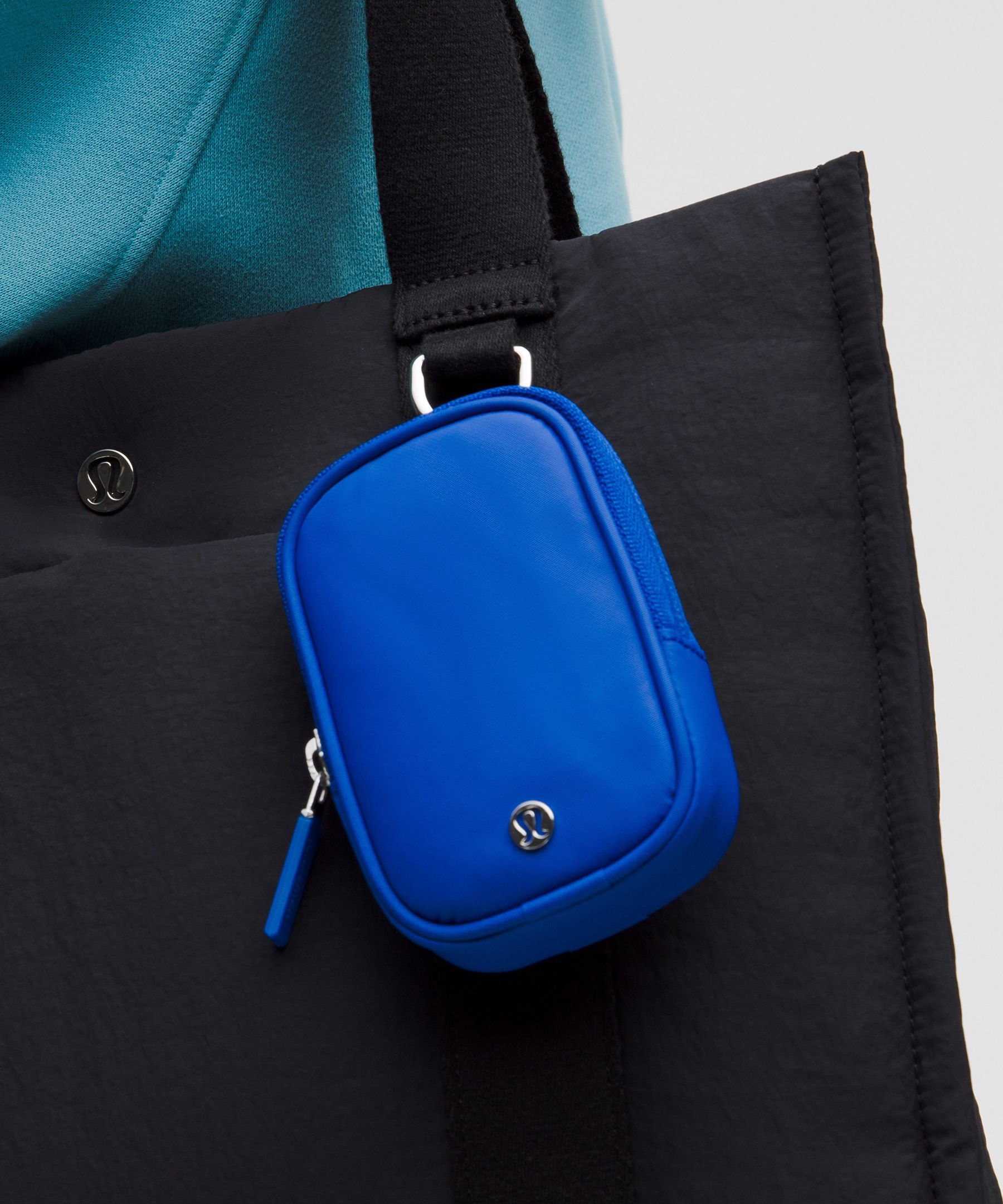 LULULEMON LULULEMON - CLIPPABLE NANO POUCH - BLUE/GALACTIC COBALT 