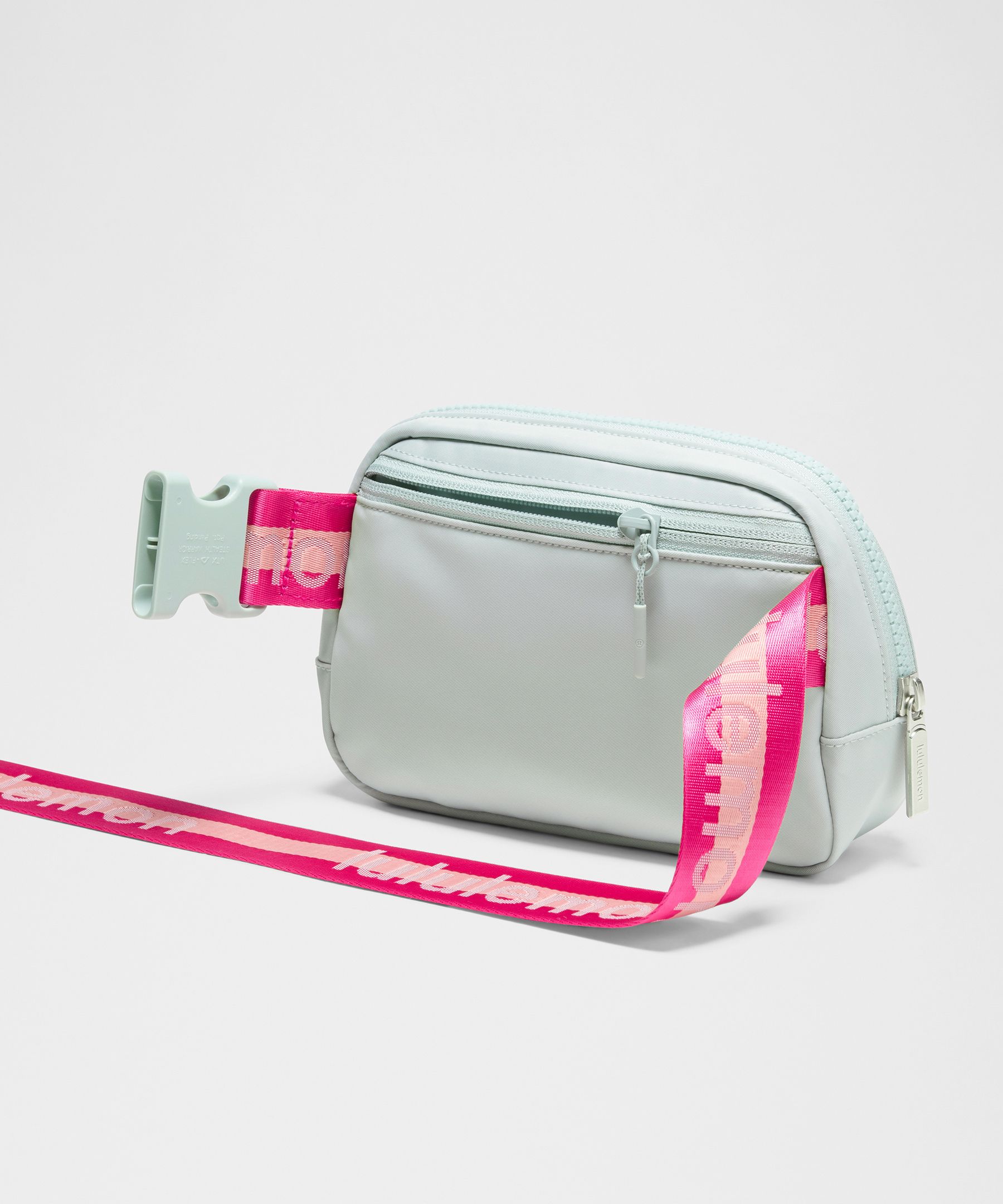 Everywhere ベルトバッグ 1L *ワードマーク | バッグ | Lululemon JP