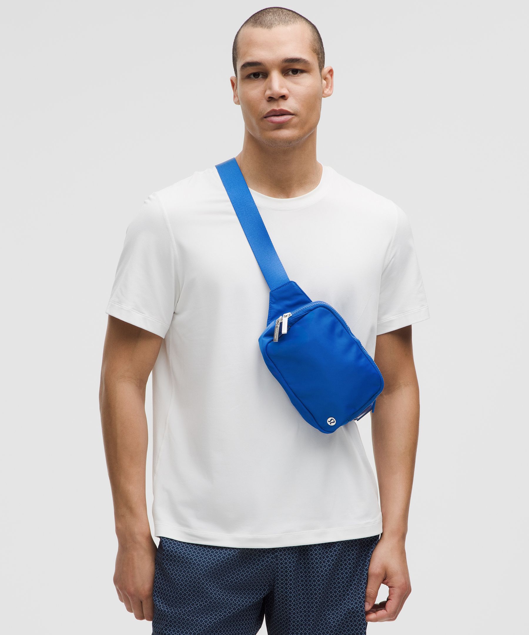 LULULEMON LULULEMON - EVERYWHERE BELT BAG LARGE WITH LONG STRAP 2L - BLUE/GALACTIC COBALT 