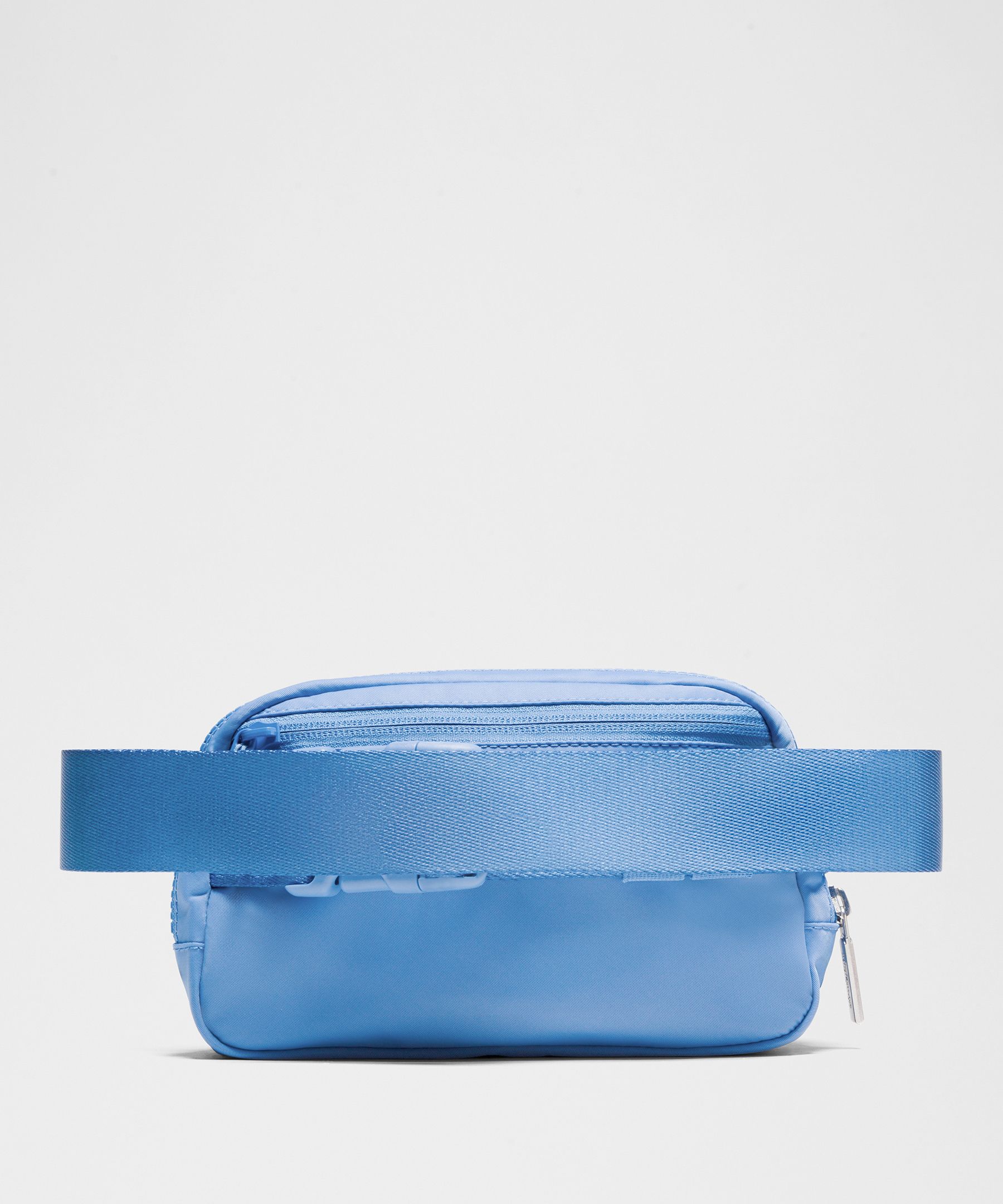 LULULEMON LULULEMON - EVERYWHERE BELT BAG WITH LONG STRAP 1L - BLUE/POOL PARTY 