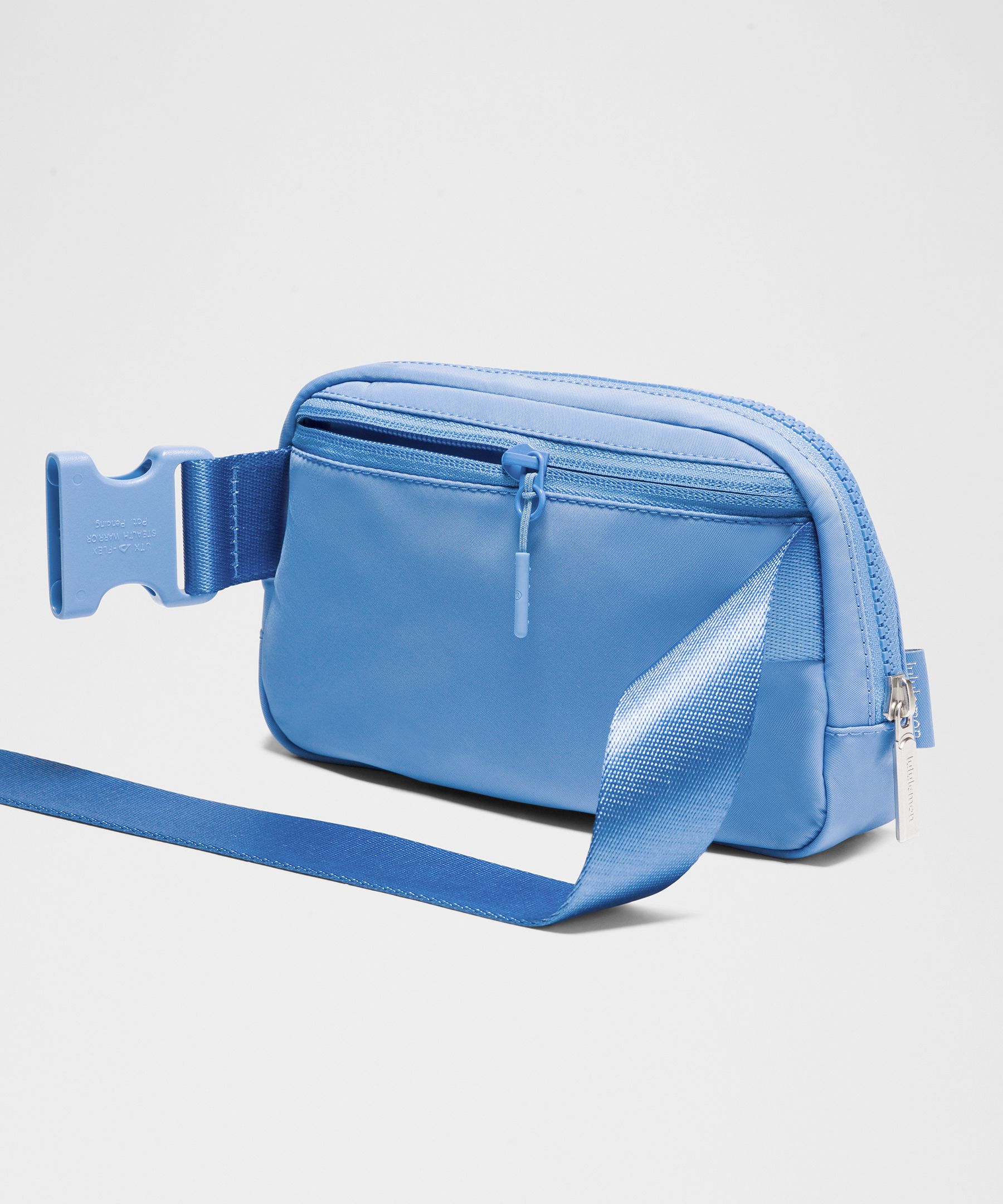 LULULEMON LULULEMON - EVERYWHERE BELT BAG WITH LONG STRAP 1L - BLUE/POOL PARTY 
