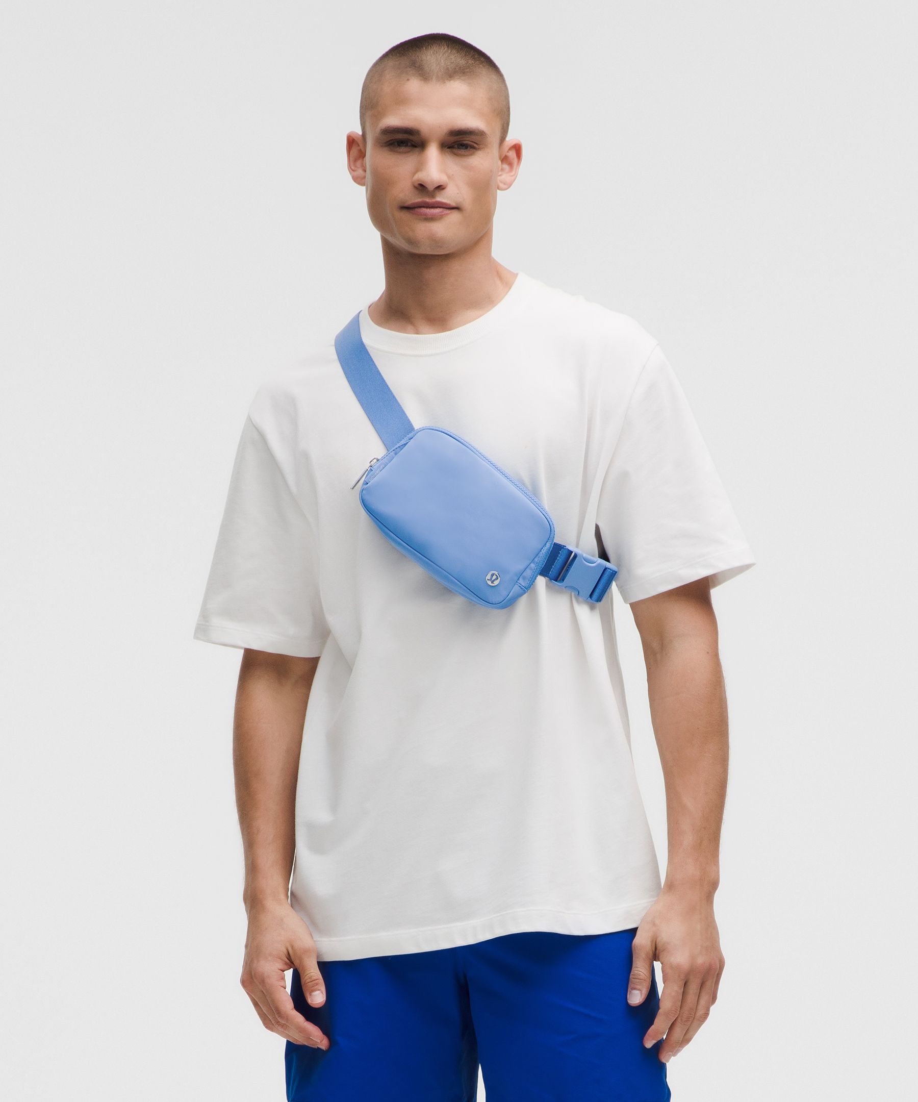 LULULEMON LULULEMON - EVERYWHERE BELT BAG WITH LONG STRAP 1L - BLUE/POOL PARTY 