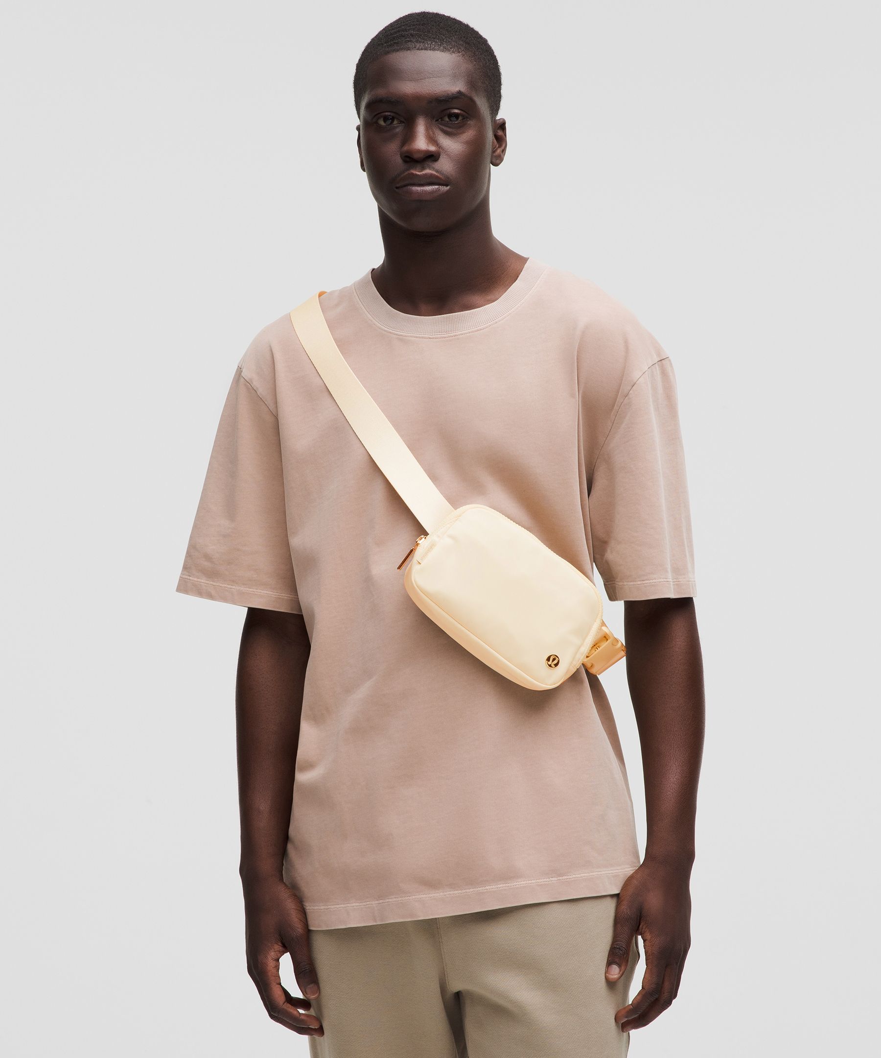 LULULEMON LULULEMON - EVERYWHERE BELT BAG WITH LONG STRAP 1L - YELLOW/BUTTER CREAM 