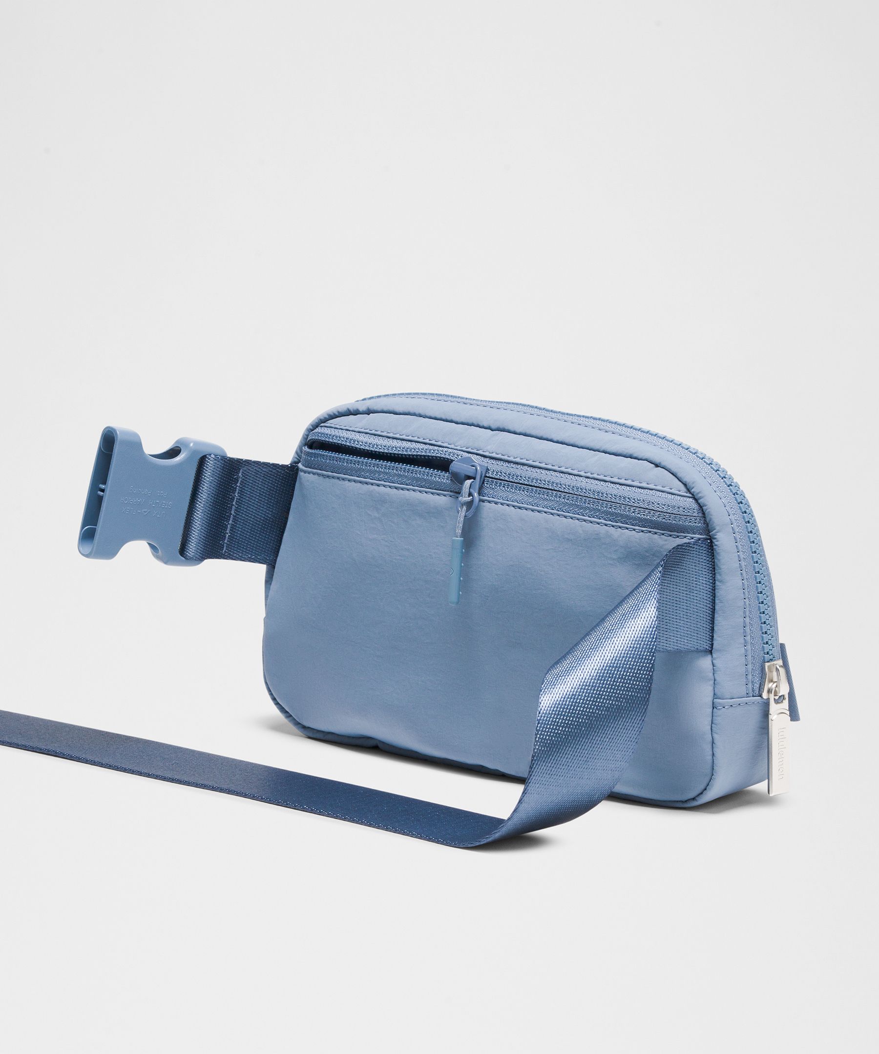 LULULEMON LULULEMON - EVERYWHERE BELT BAG WITH LONG STRAP 1L - BLUE/WASHED DENIM 