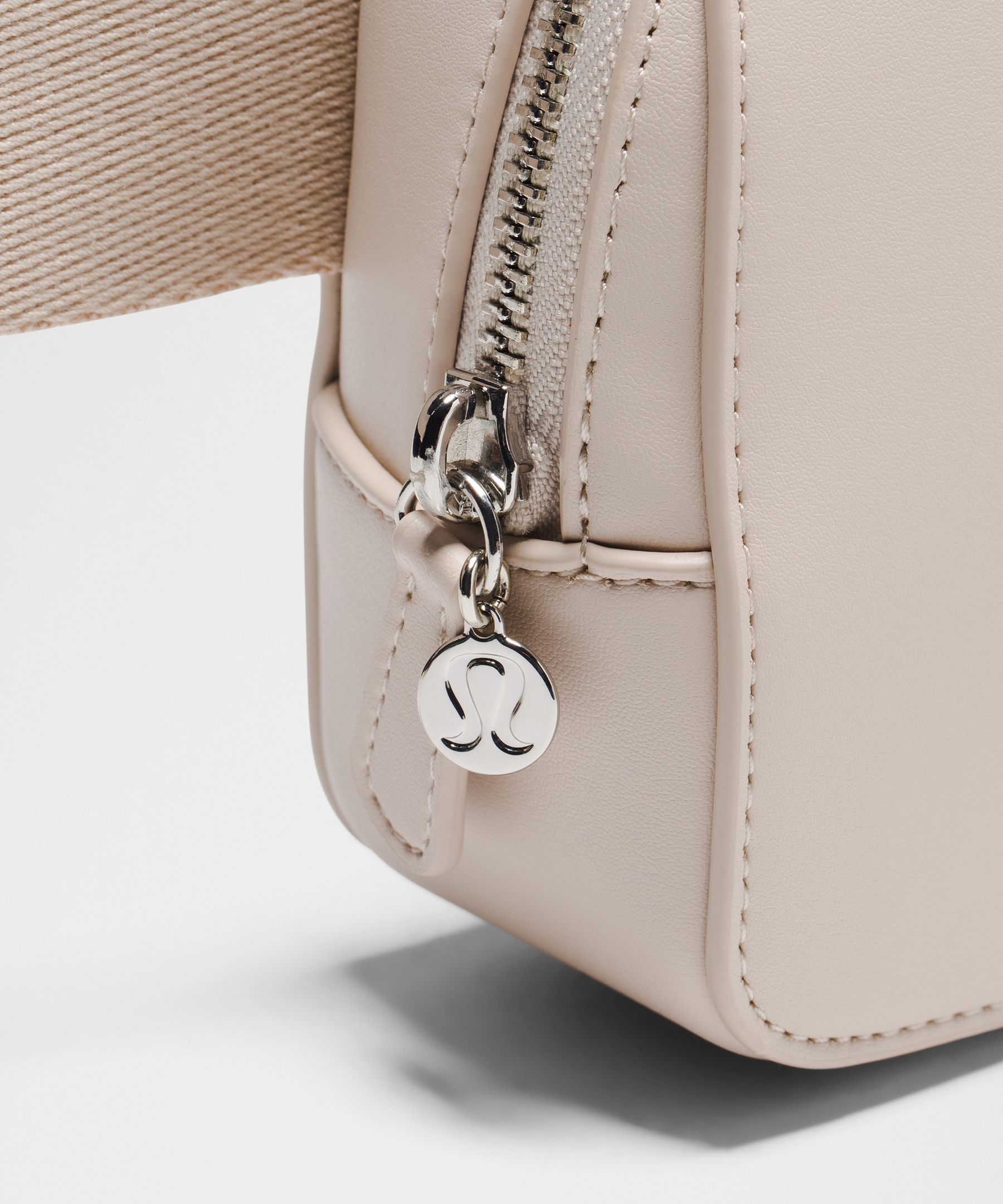 Lululemon Everywhere Belt Bag 1l