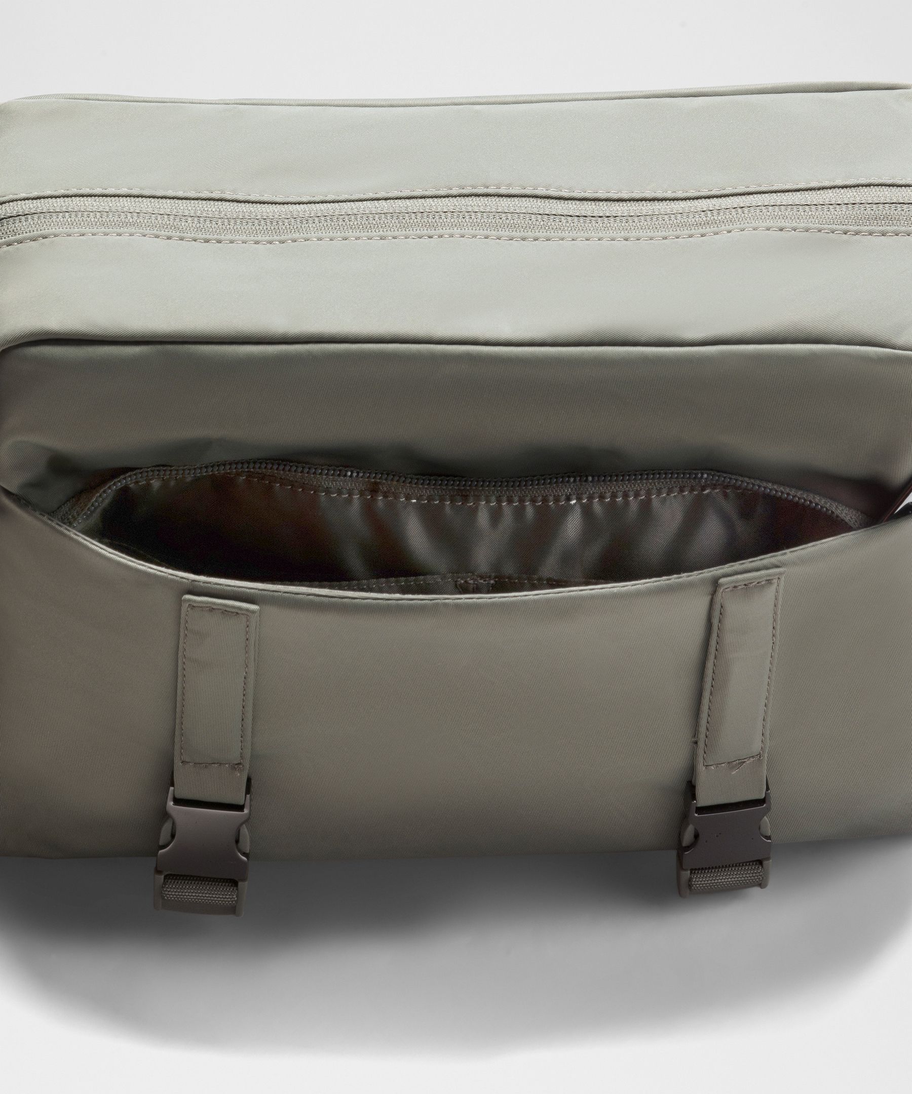 Lululemon Wunderlust Messenger Bag 6.5l