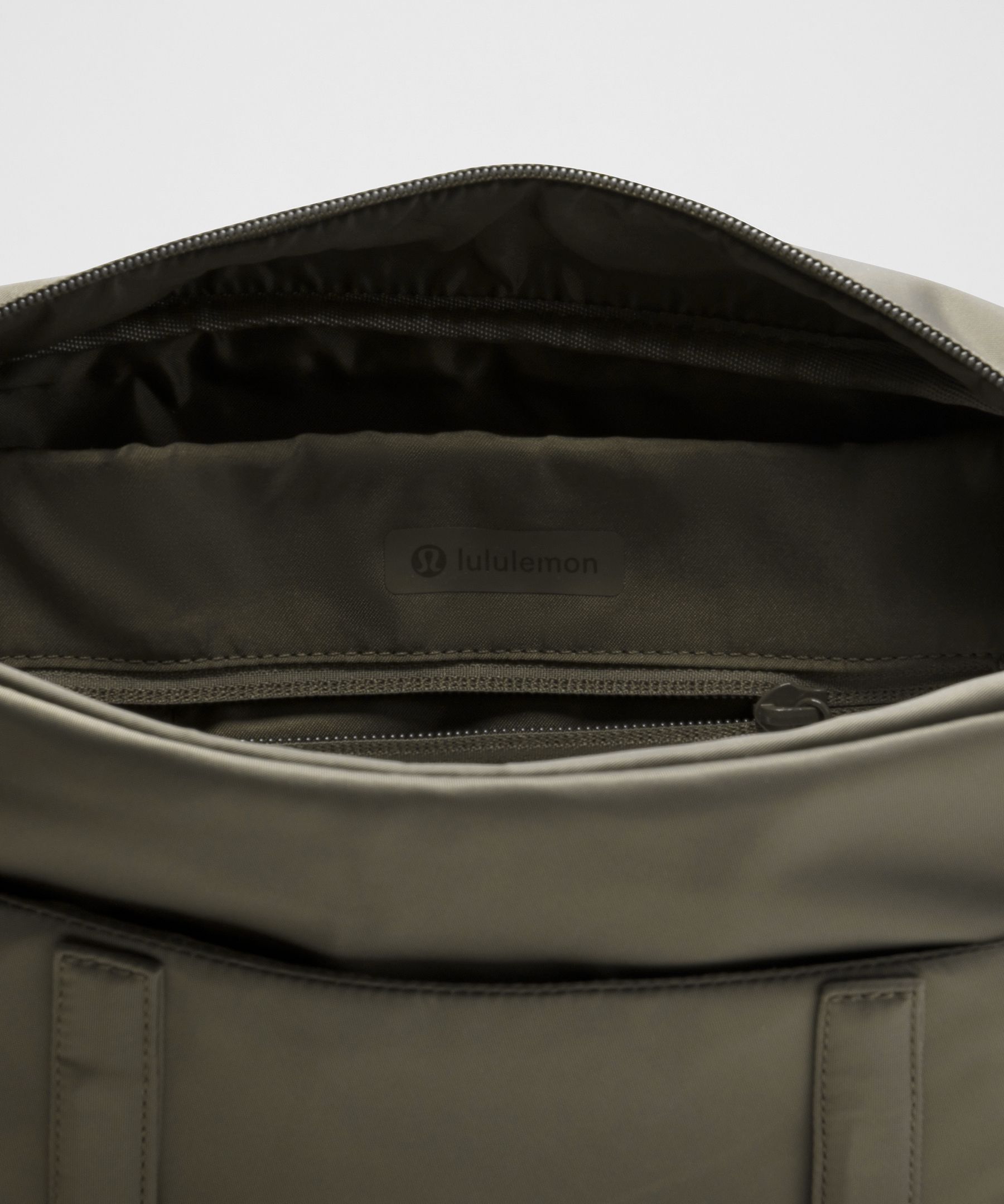 Lululemon Wunderlust Messenger Bag 6.5l