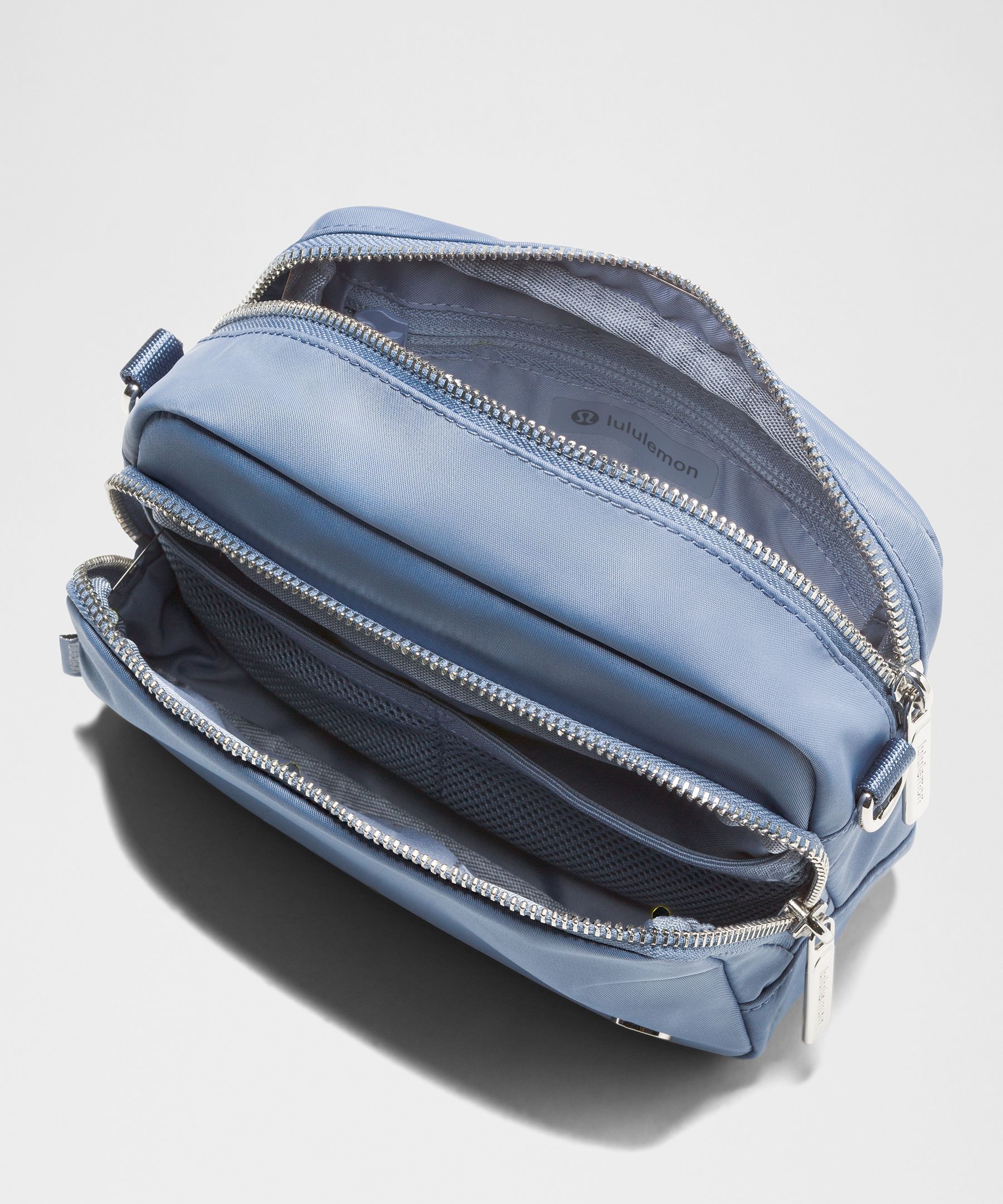 LULULEMON LULULEMON - EVERYWHERE CROSSBODY BAG 2L  - BLUE/WASHED DENIM/SILVER 