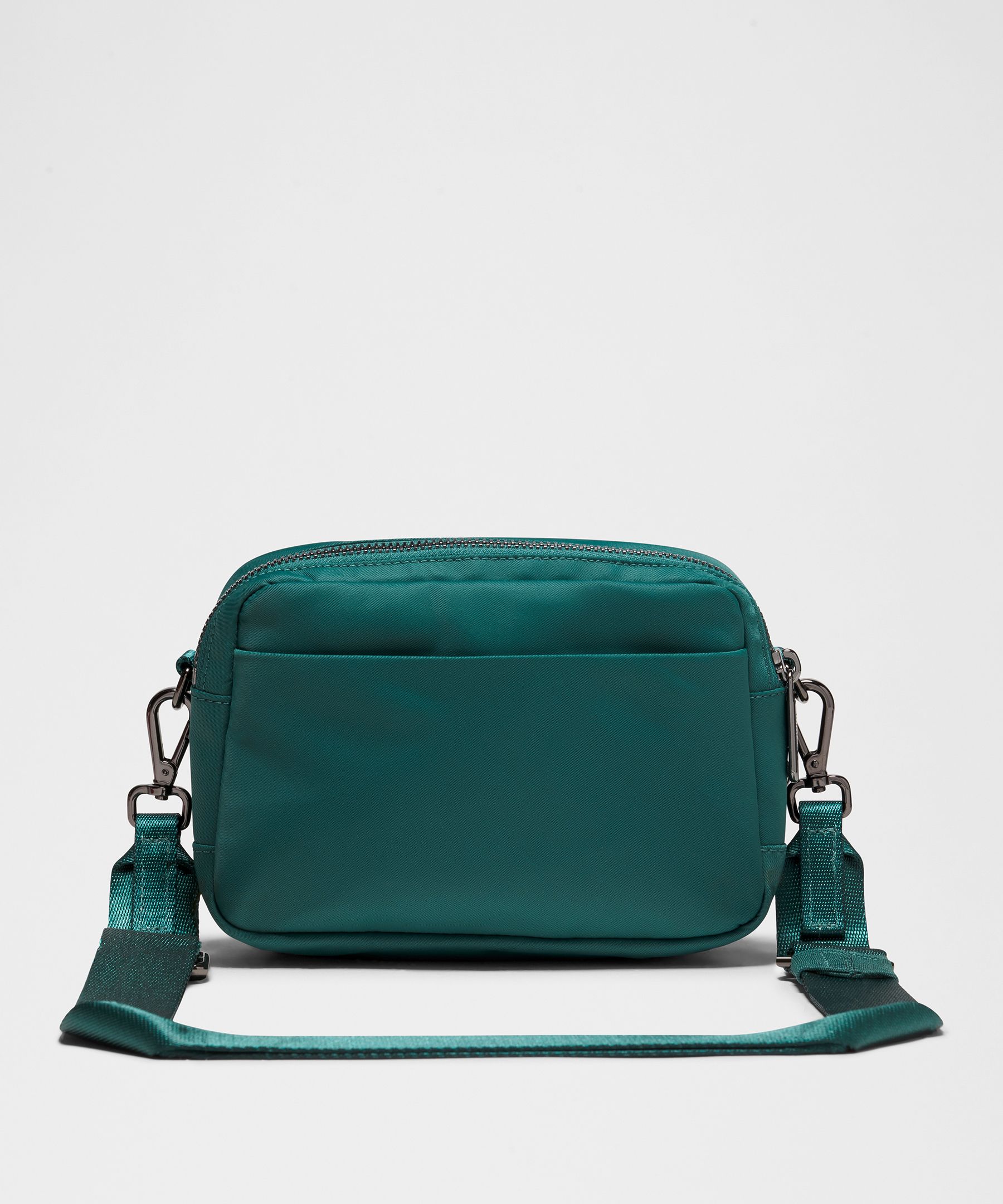 Everywhere Crossbody Bag 2L *Metal Hardware