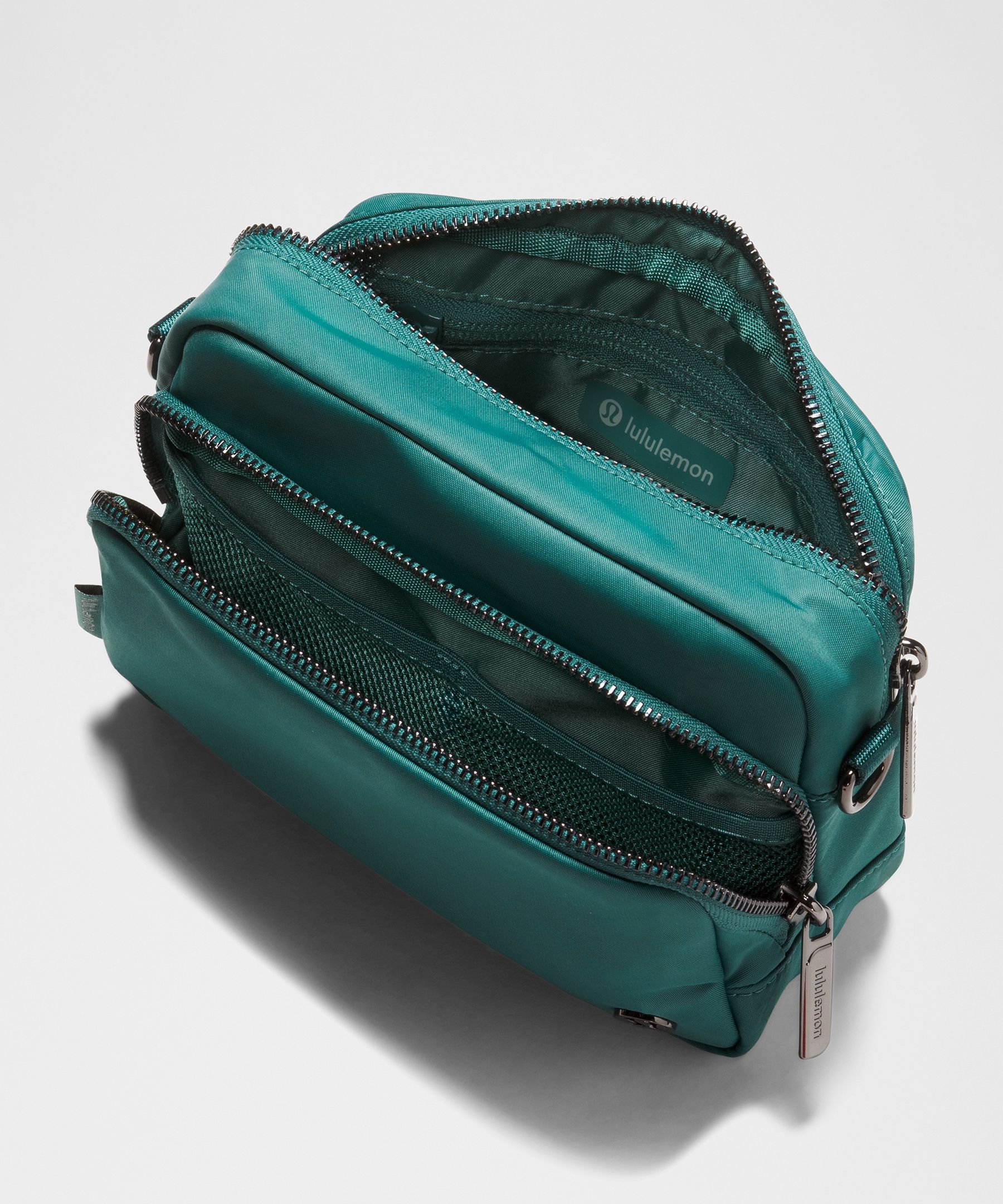 Everywhere Crossbody Bag 2L *Metal Hardware