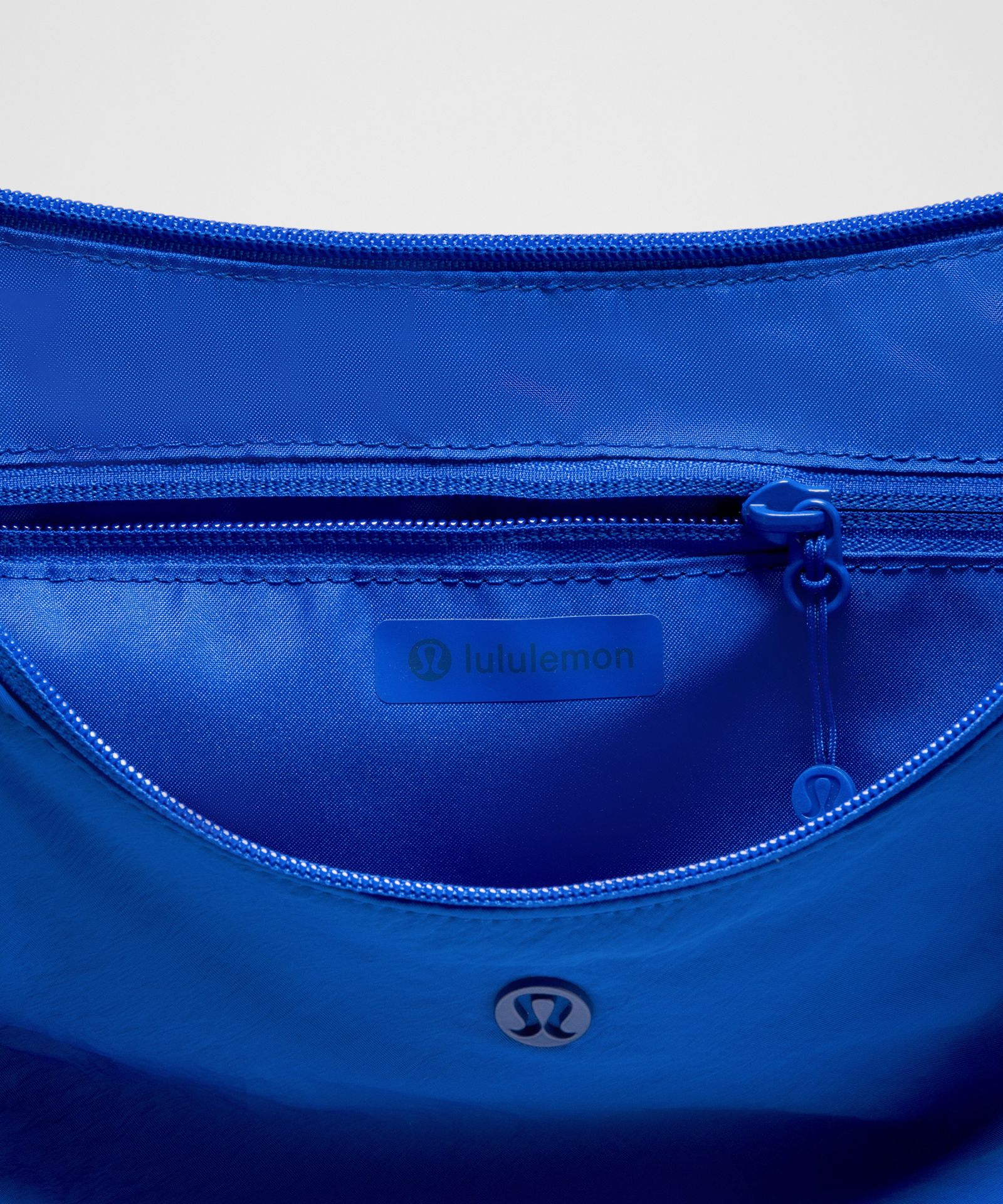Сумка-слинг Lululemon Slouchy объёмом 6 л — фото 5