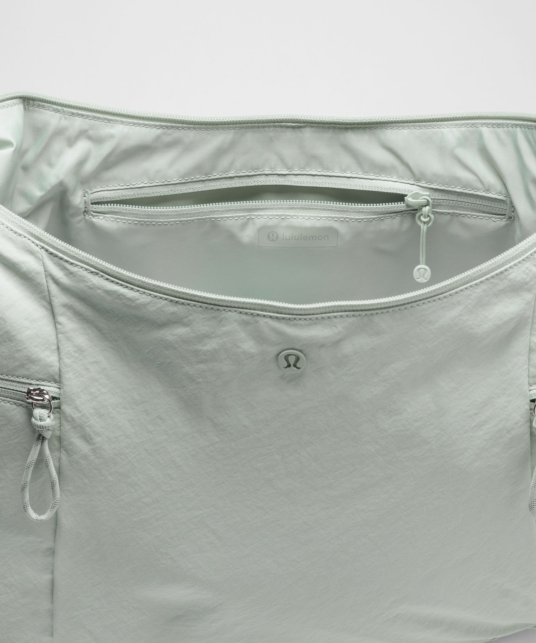 ラージ スラウチー スリングバッグ 13L | バッグ | Lululemon JP