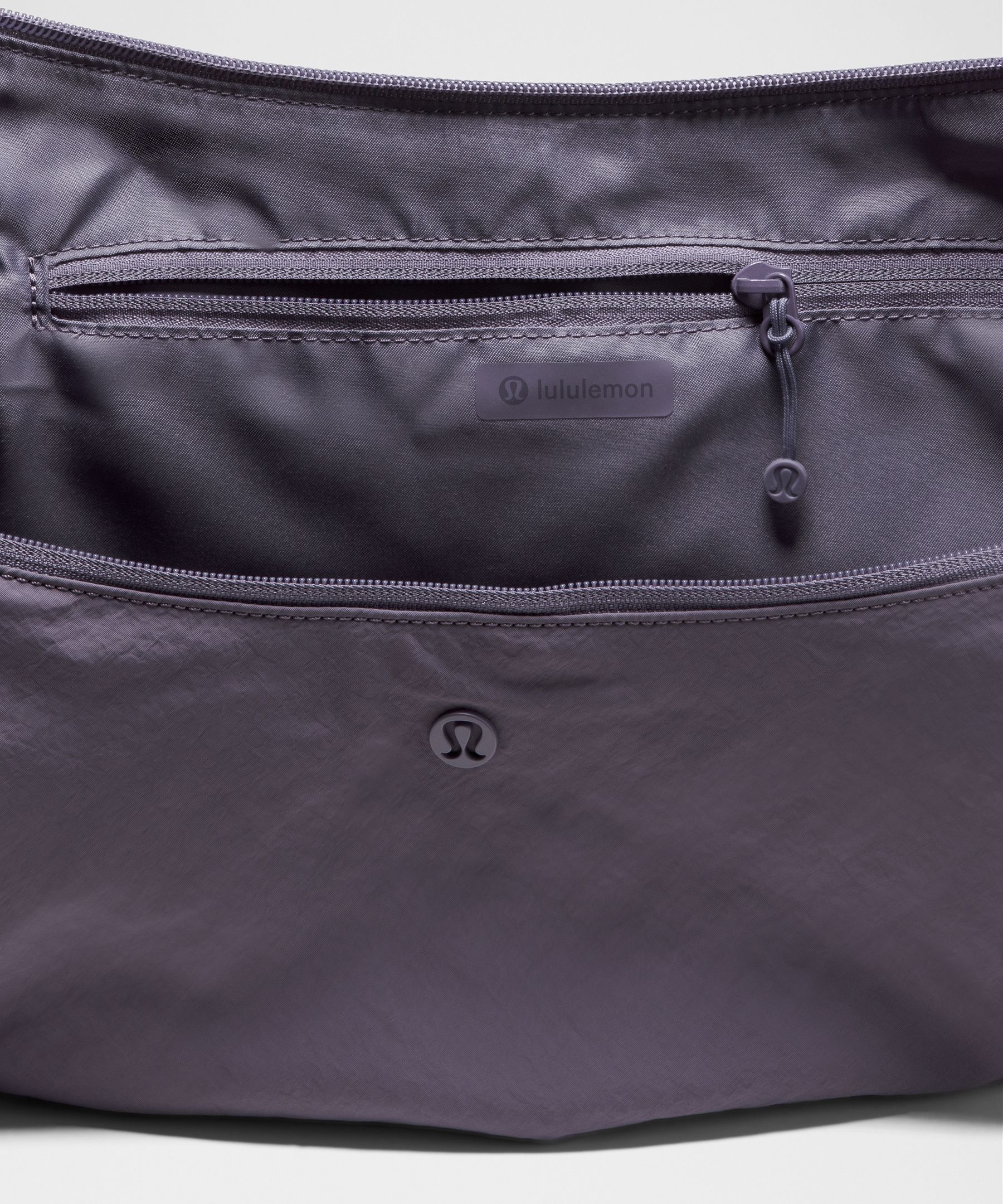 ラージ スラウチー スリングバッグ 13L | バッグ | Lululemon JP