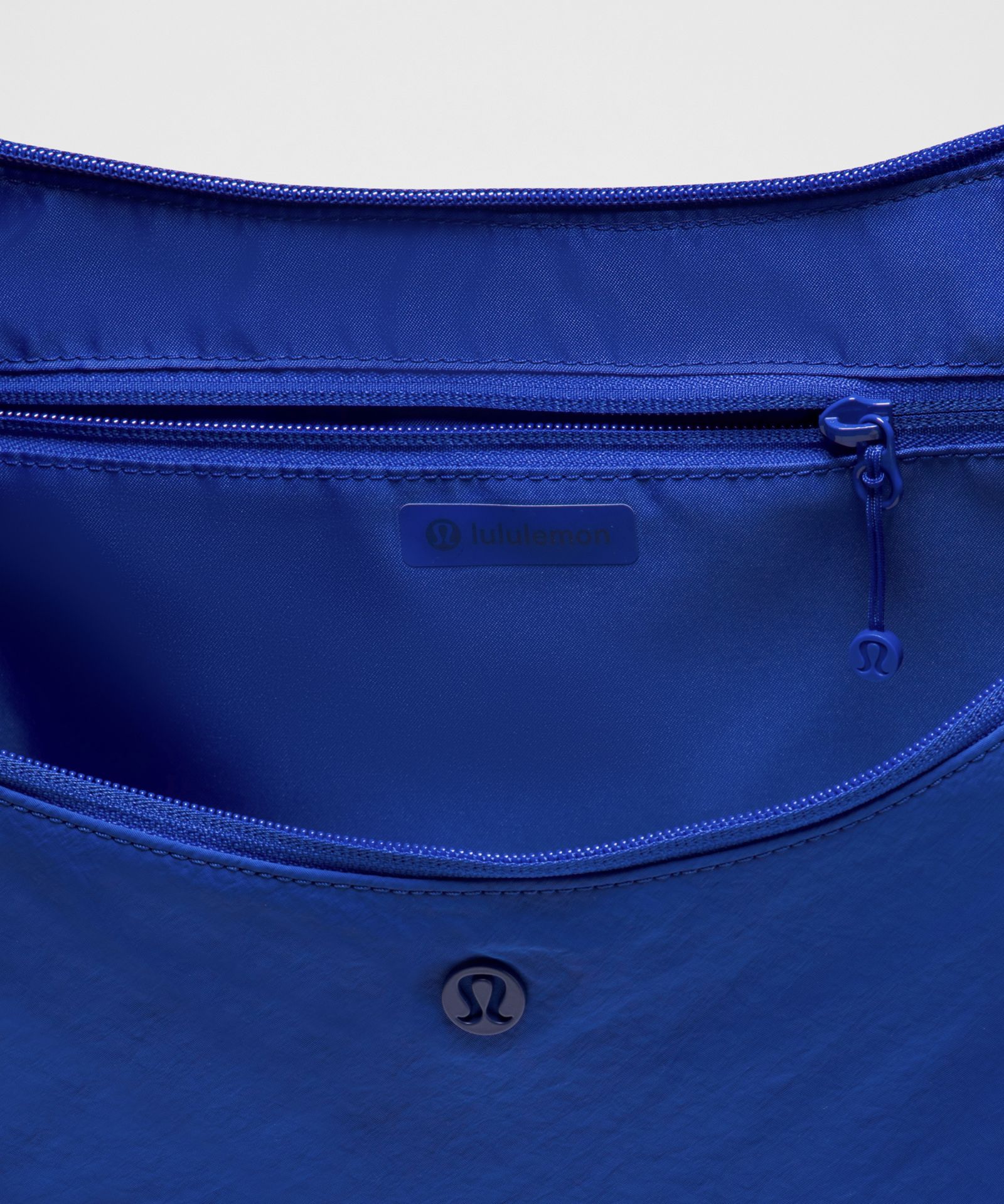 Сумка-слинг Lululemon Large Slouchy объёмом 13 л — фото 5