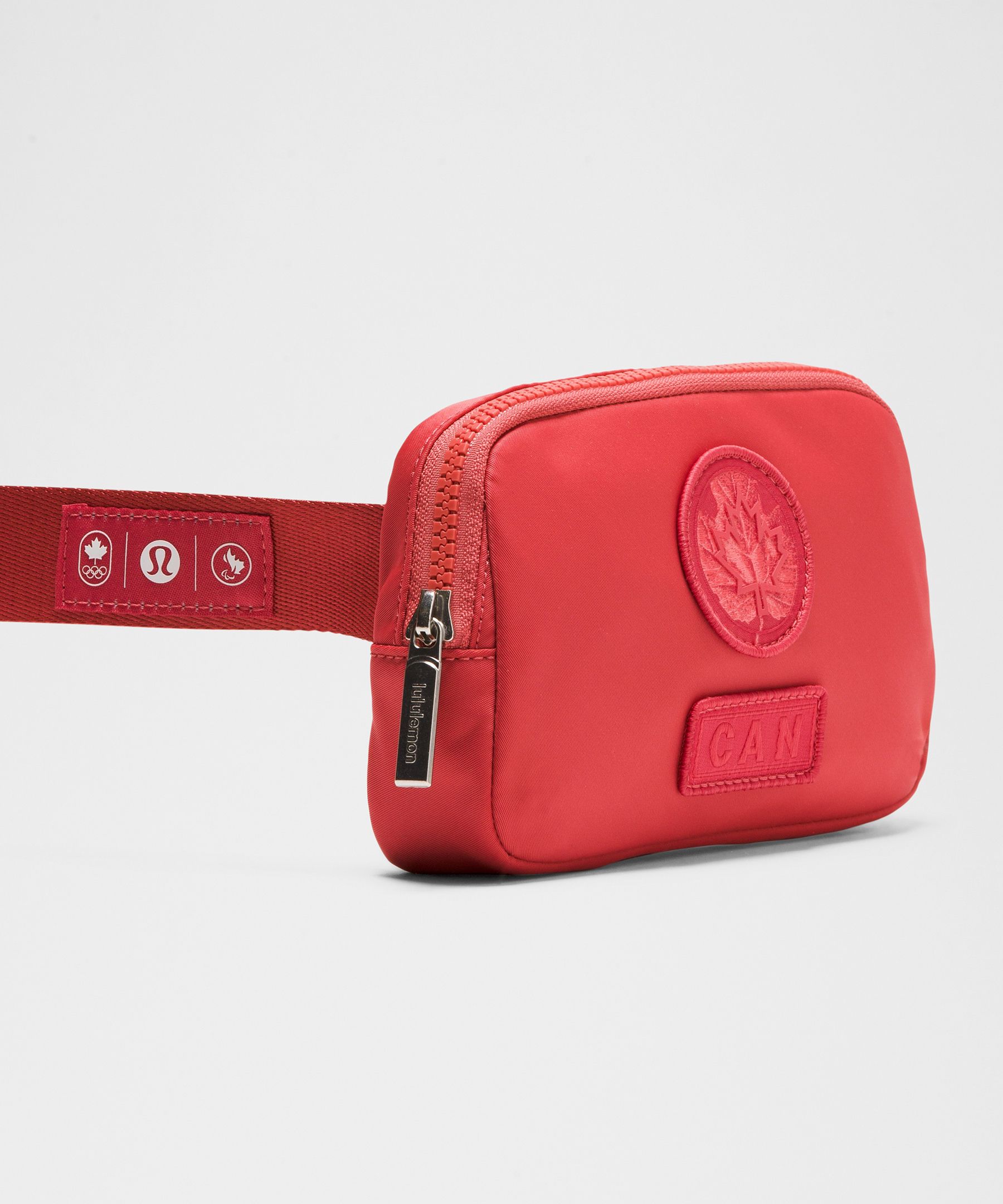 【lululemon】sale☆チームカナダ☆ミニ ベルトバッグ〇ロゴ Team Canada Future Legacy Everywhere Mini Belt Bag *COC CPC