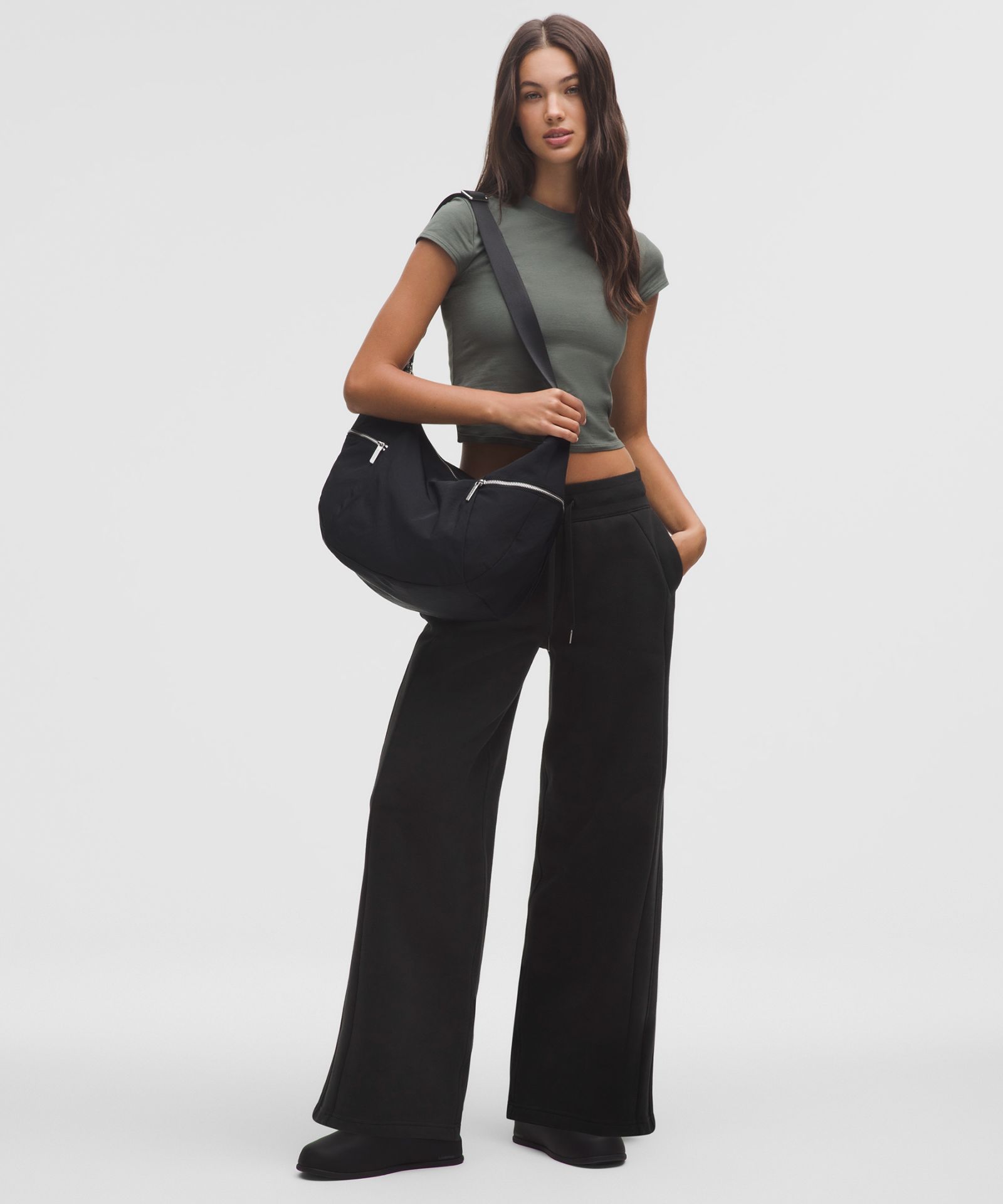 Сумка-слинг Lululemon Large Slouchy объёмом 13 л — фото 2