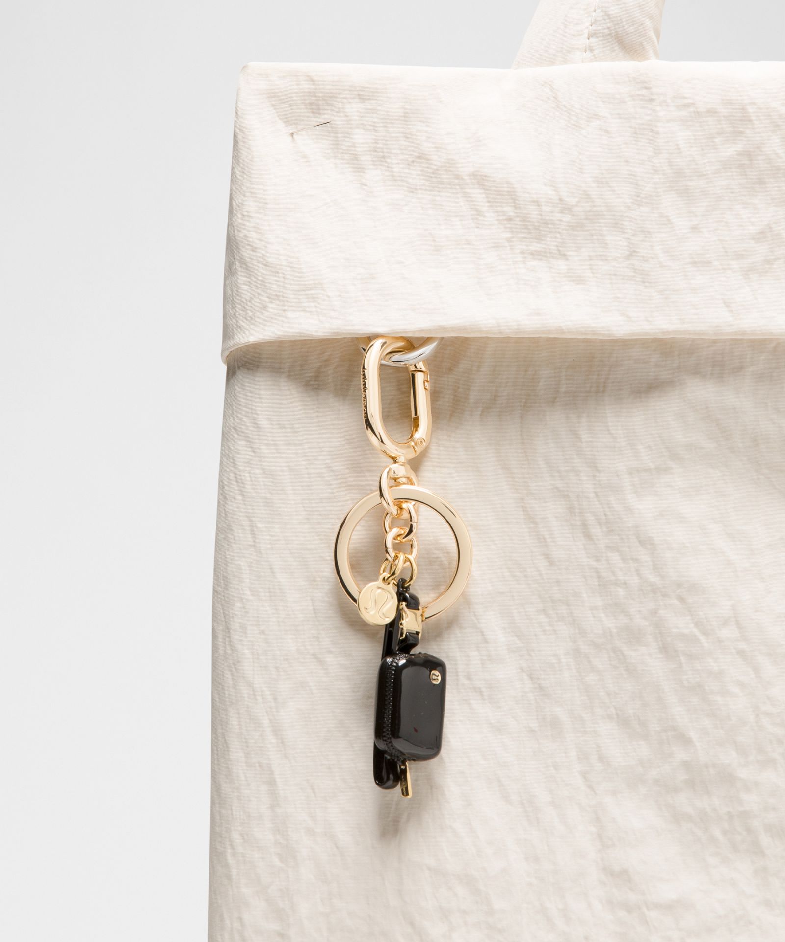 Сумки Lululemon Mini Everywhere Belt Bag Keychain — фото 2