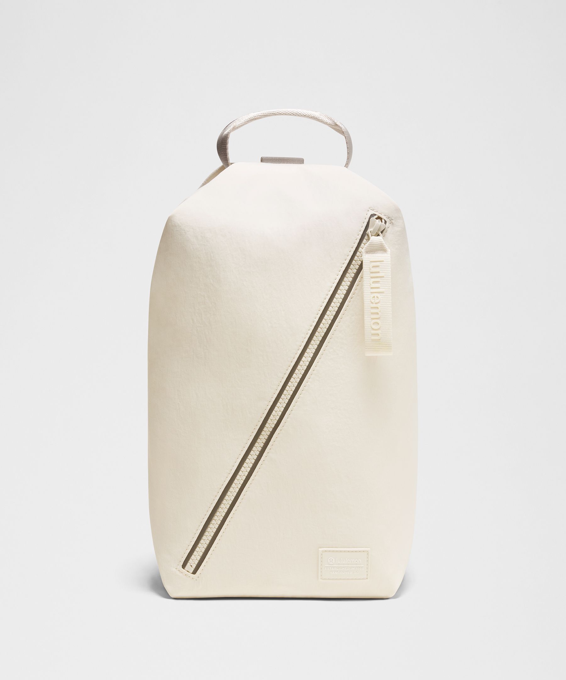 lululemon – Fast Track Bag 2.0 9L – Color Gold/White