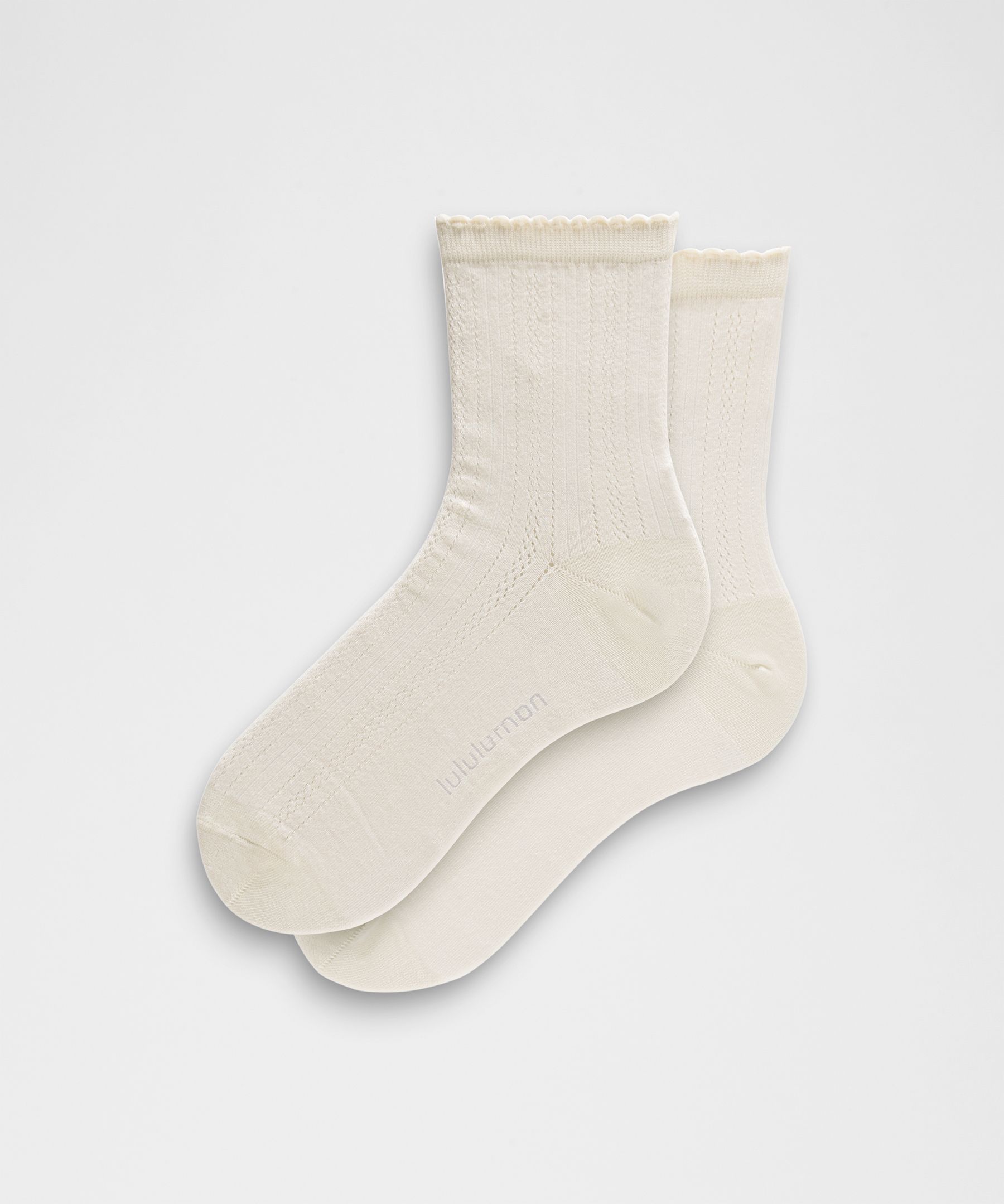 Unisex Pointelle Quarter Socks - White