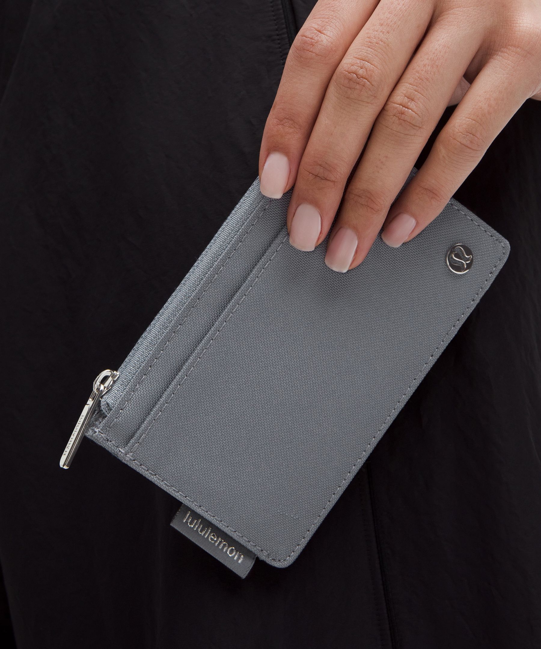Lululemon - Clippable Card Case - Solar Grey