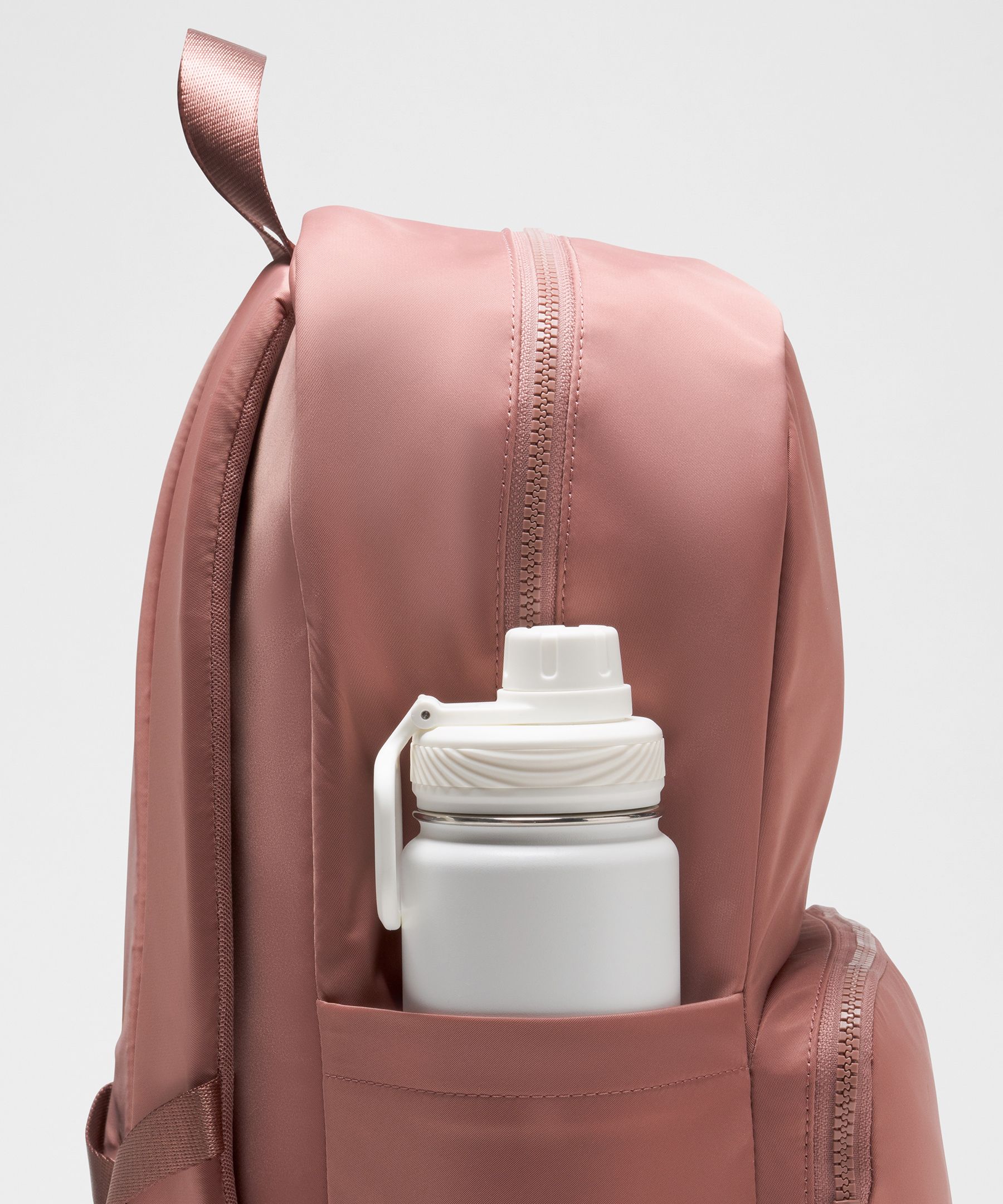 Everywhere バックパック 22L