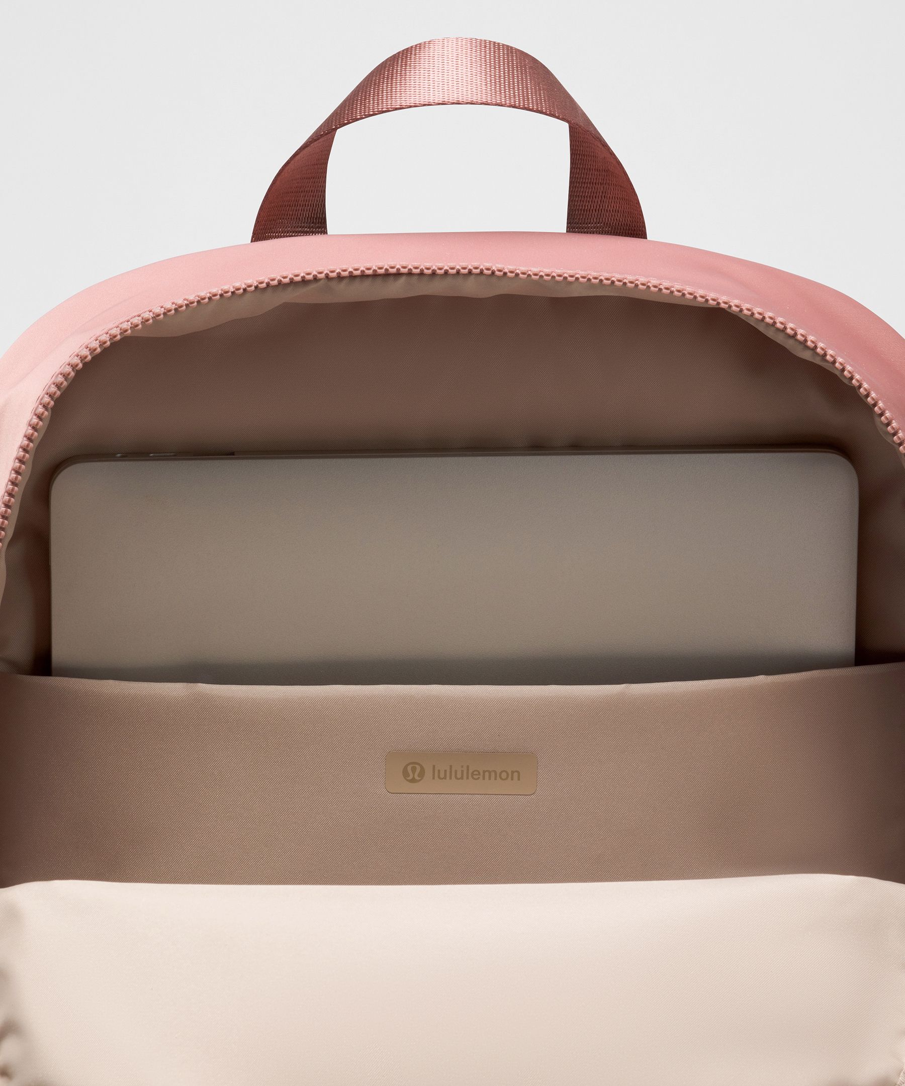 Everywhere バックパック 22L