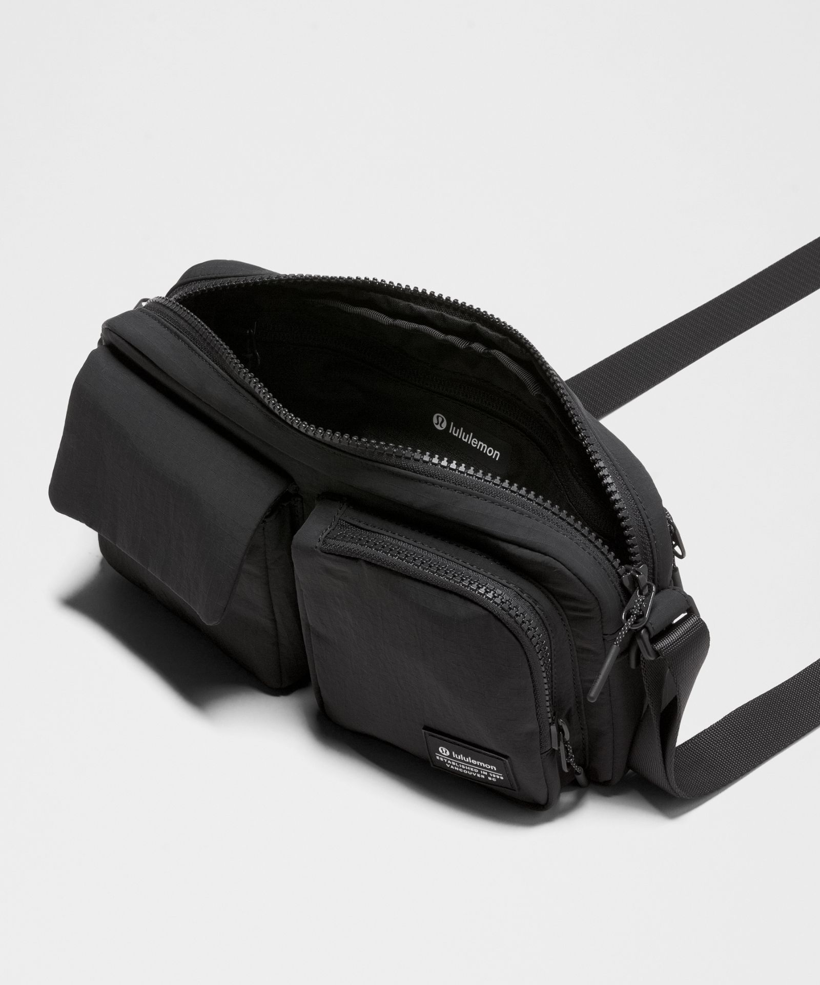 Сумка кросс-боди Lululemon Multi-Pocket объёмом 2,5 л — фото 4