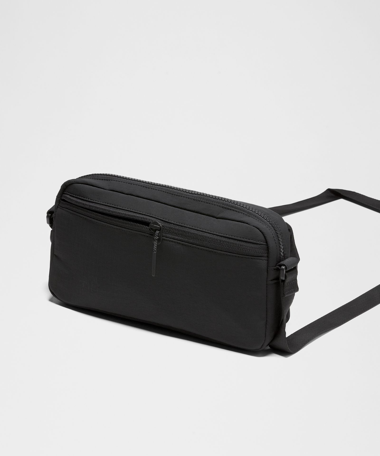 Сумка кросс-боди Lululemon Multi-Pocket объёмом 2,5 л — фото 5
