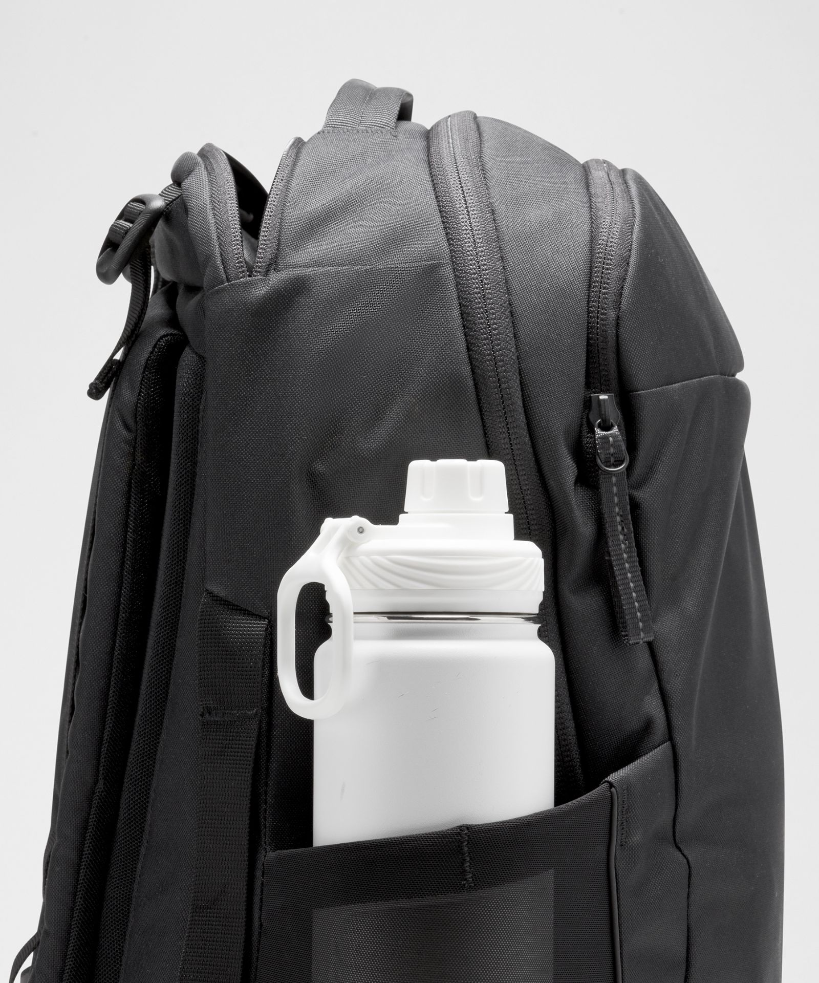 Рюкзак Lululemon Triple-Zip объёмом 28 л — фото 4