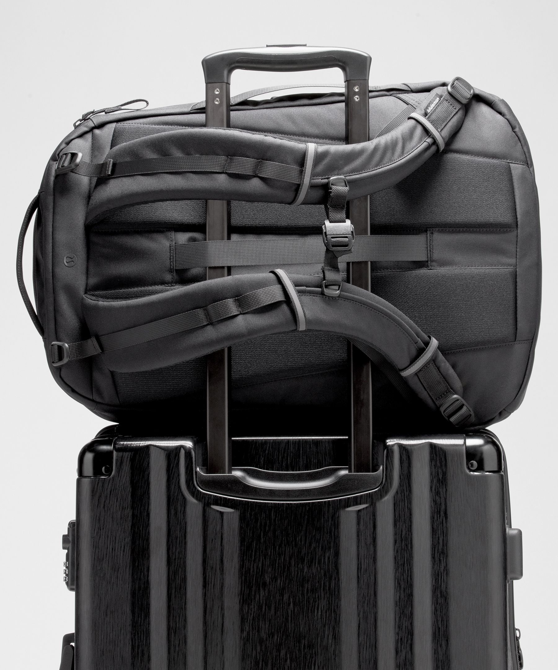 Triple-Zip Backpack 28L *Tech Canvas