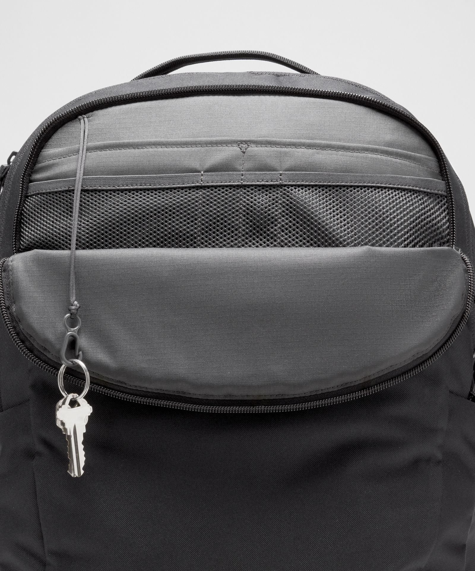 Рюкзак Lululemon Triple-Zip объёмом 28 л — фото 7