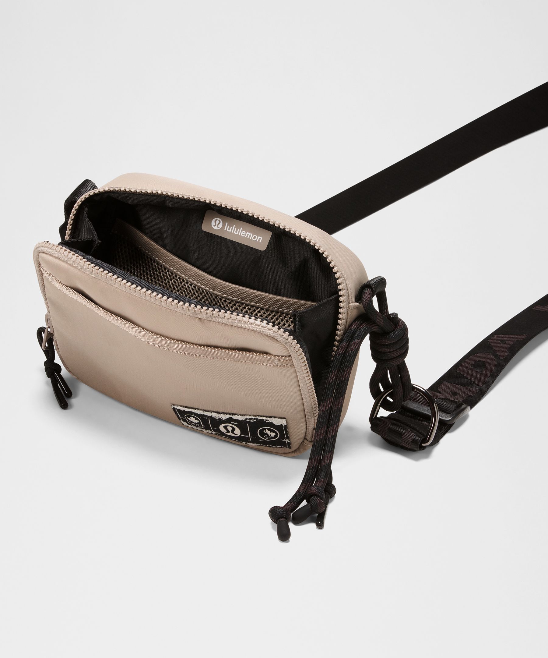 Lululemon Team Canada Future Legacy Easy Access Bag 1.5l