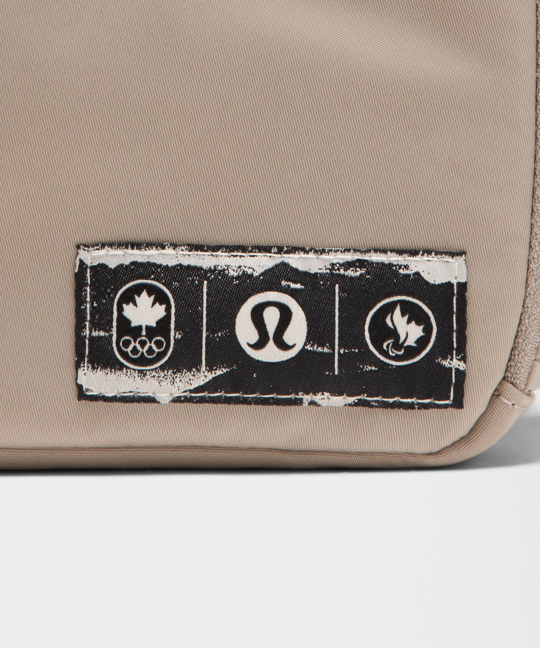 Lululemon Team Canada Future Legacy Easy Access Bag 1.5l
