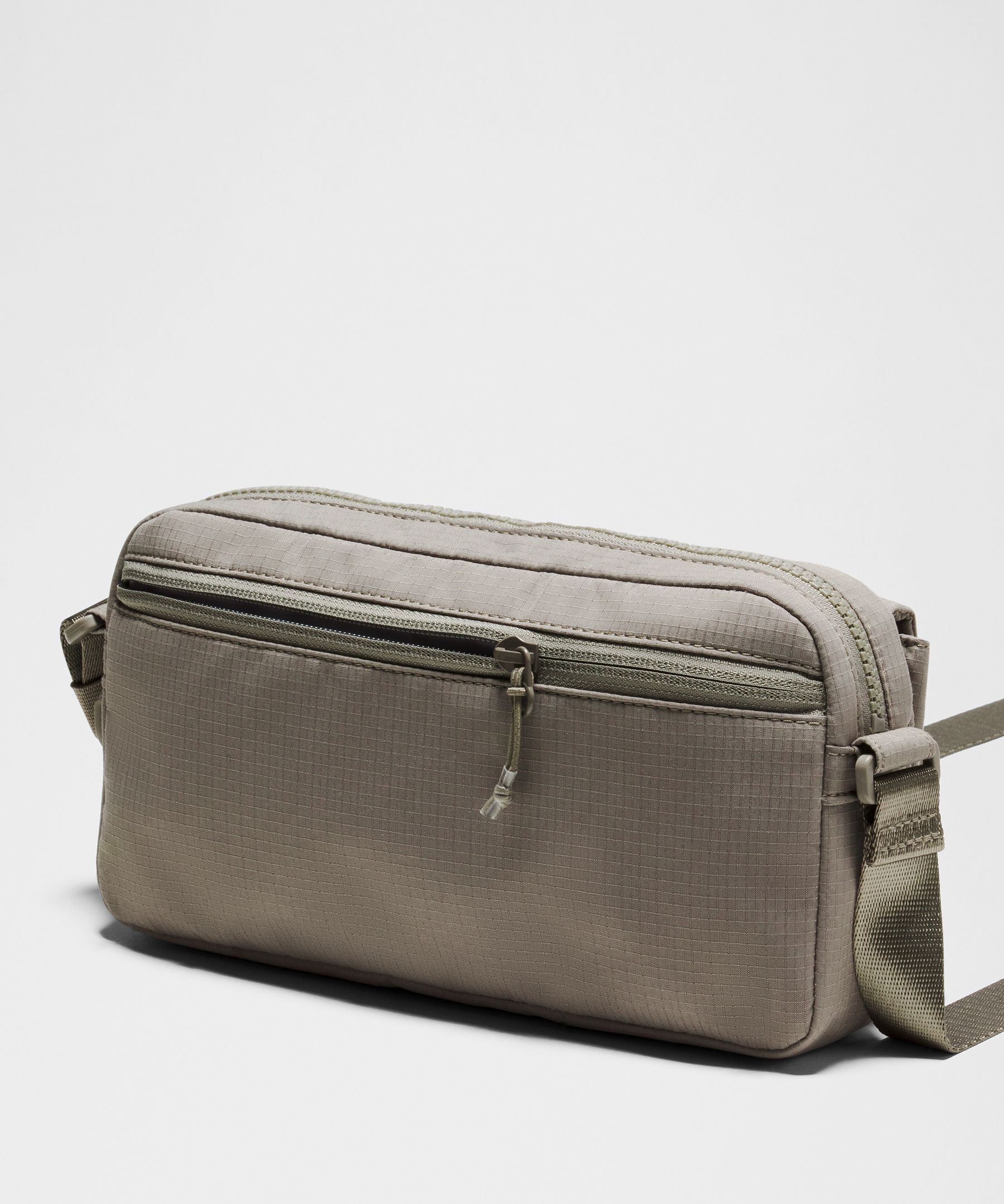 Lululemon Multi-pocket Crossbody Bag 2.5l