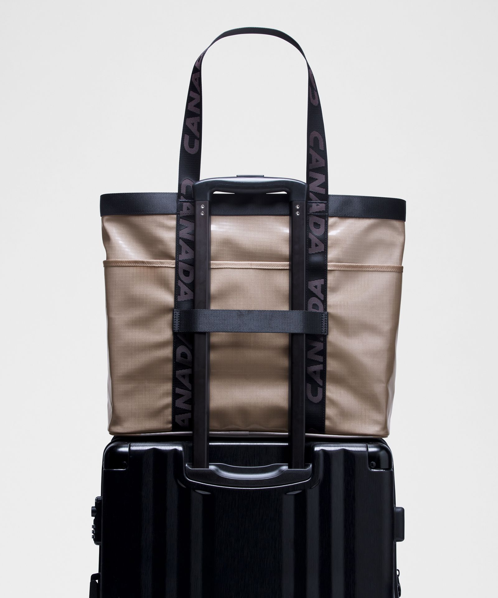 Сумки Lululemon Team Canada Ripstop Cinch-Closure Tote Bag 20L *CPC Logo — фото 7