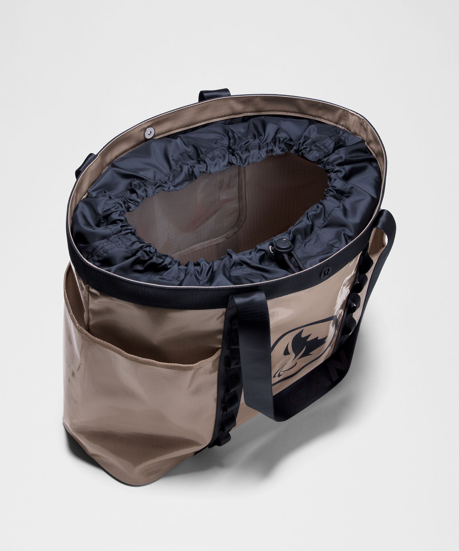 Сумки Lululemon Team Canada Ripstop Cinch-Closure Tote Bag 20L *CPC Logo — фото 9
