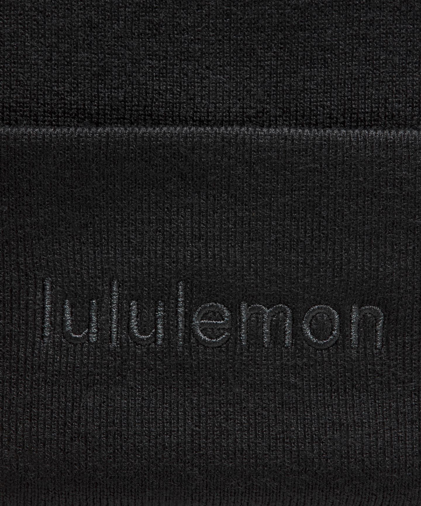 Женская шапка Lululemon Warm Revelation Beanie *Wordmark, цвет: Чёрный — фото 4