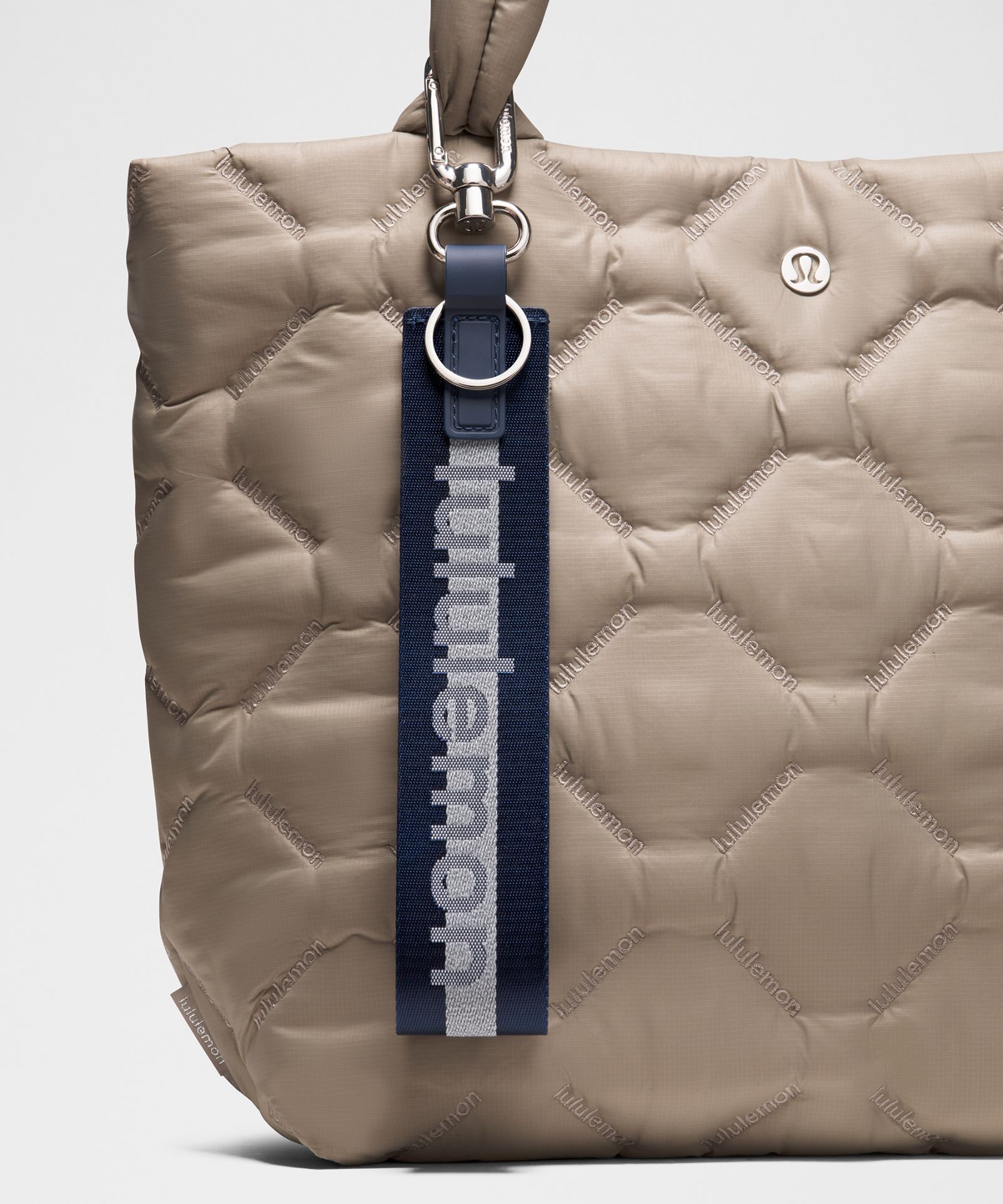 Брелоки Lululemon Never Lost Keychain *Reflective Effect — фото 2