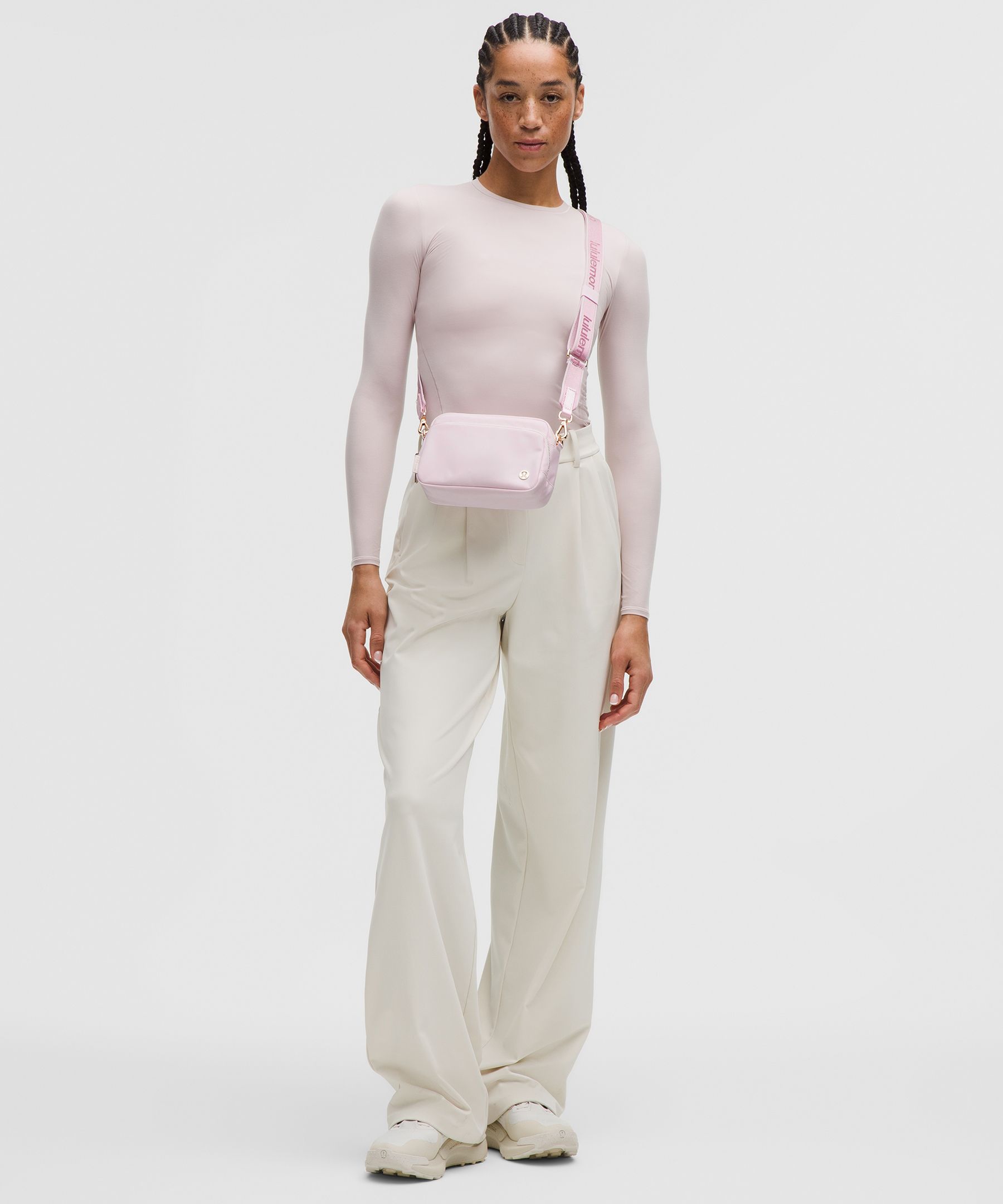 Everywhere クロスボディバッグ 2L *メタリックワードマーク | バッグ