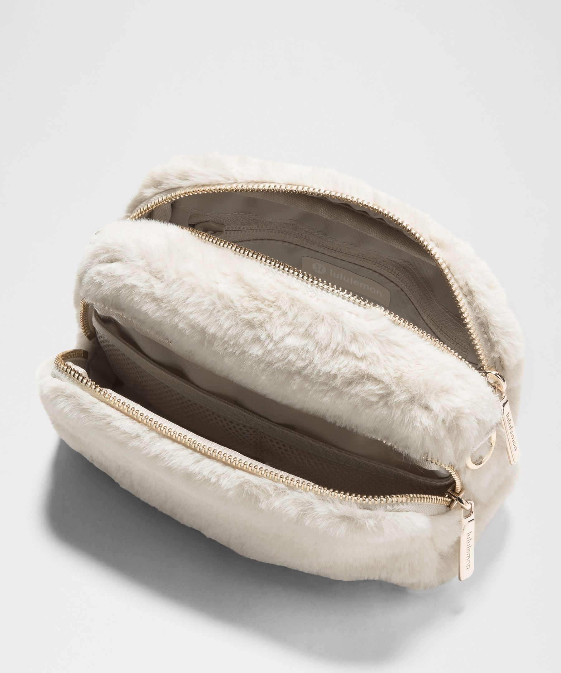 Lululemon Everywhere Crossbody Bag 2l