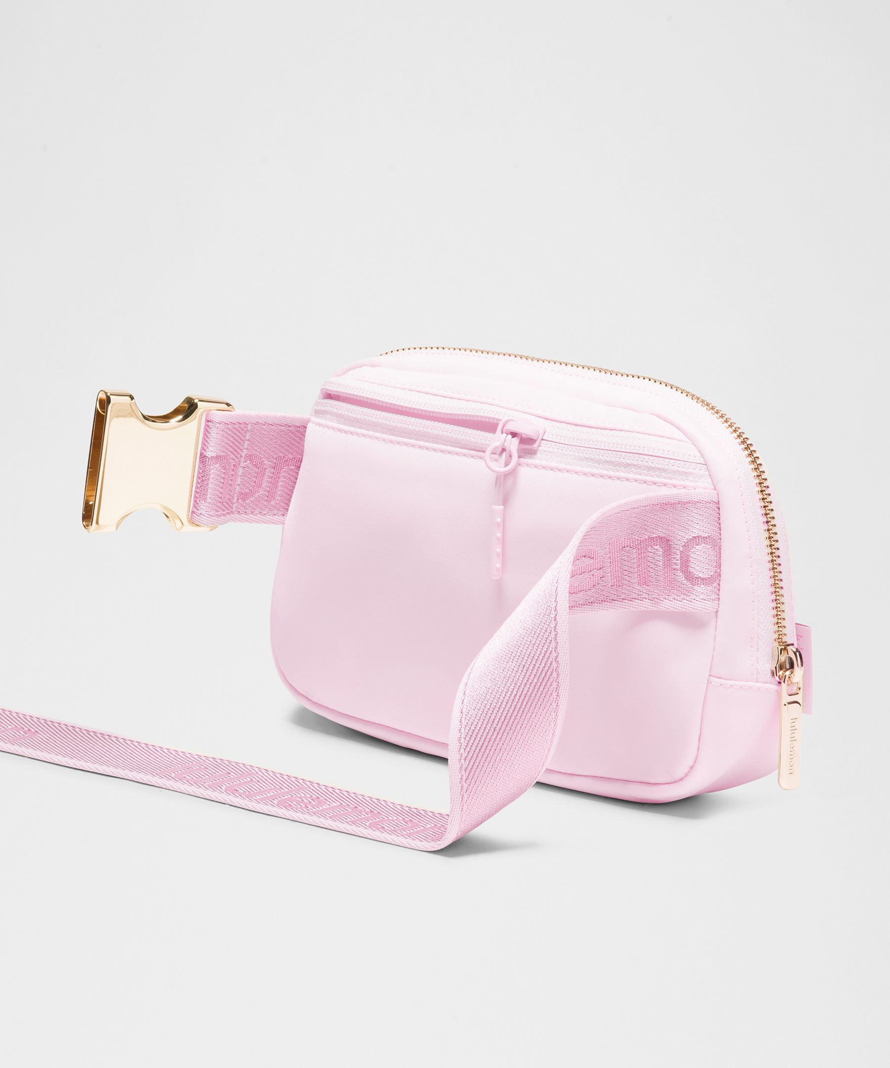 Everywhere ベルトバッグ 1L *メタリックワードマーク | バッグ