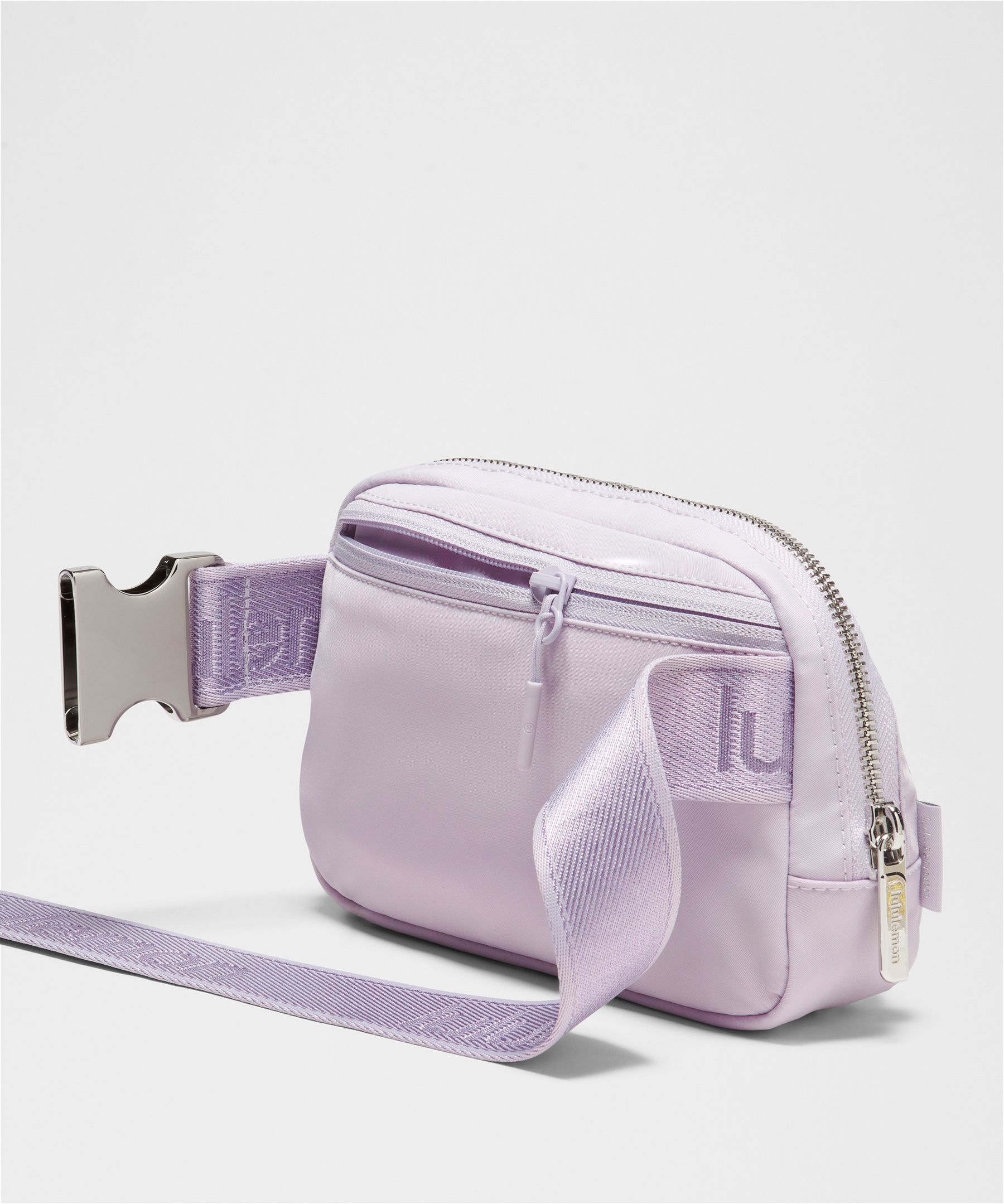 Everywhere ベルトバッグ 1L *メタリックワードマーク | バッグ