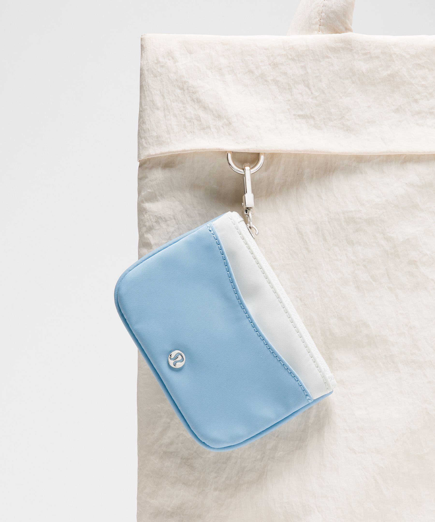 Porte-cartes à attache