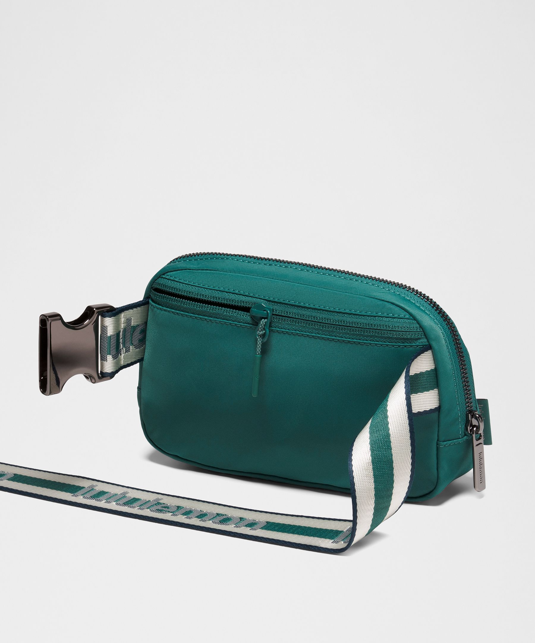 Everywhere Belt Bag 1L *Striped Wordmark