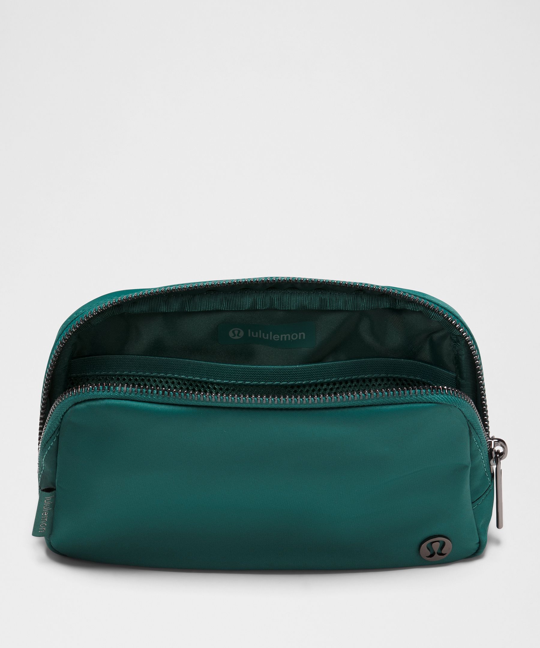 Everywhere Belt Bag 1L *Striped Wordmark