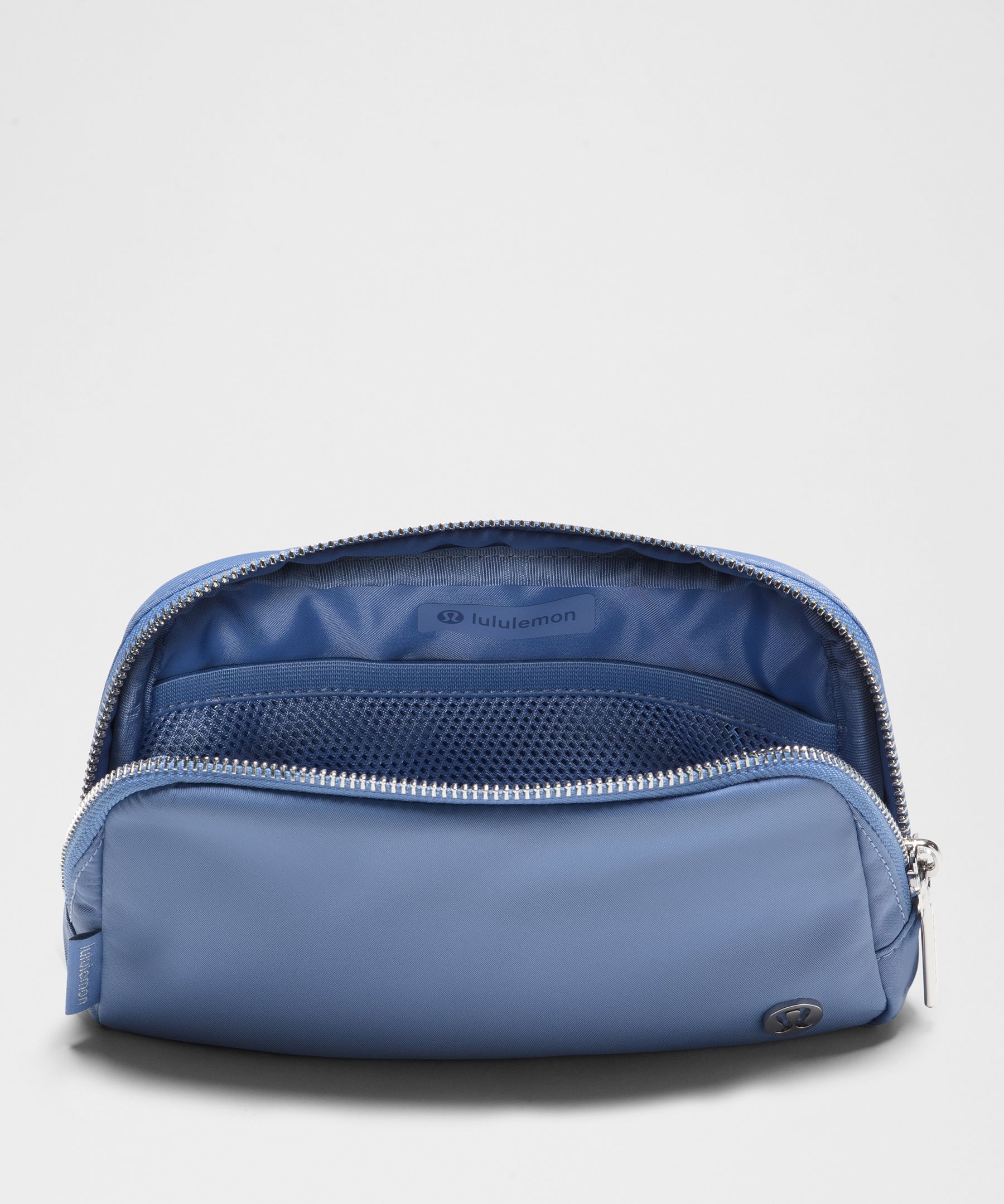 Everywhere Belt Bag 1L *Striped Wordmark