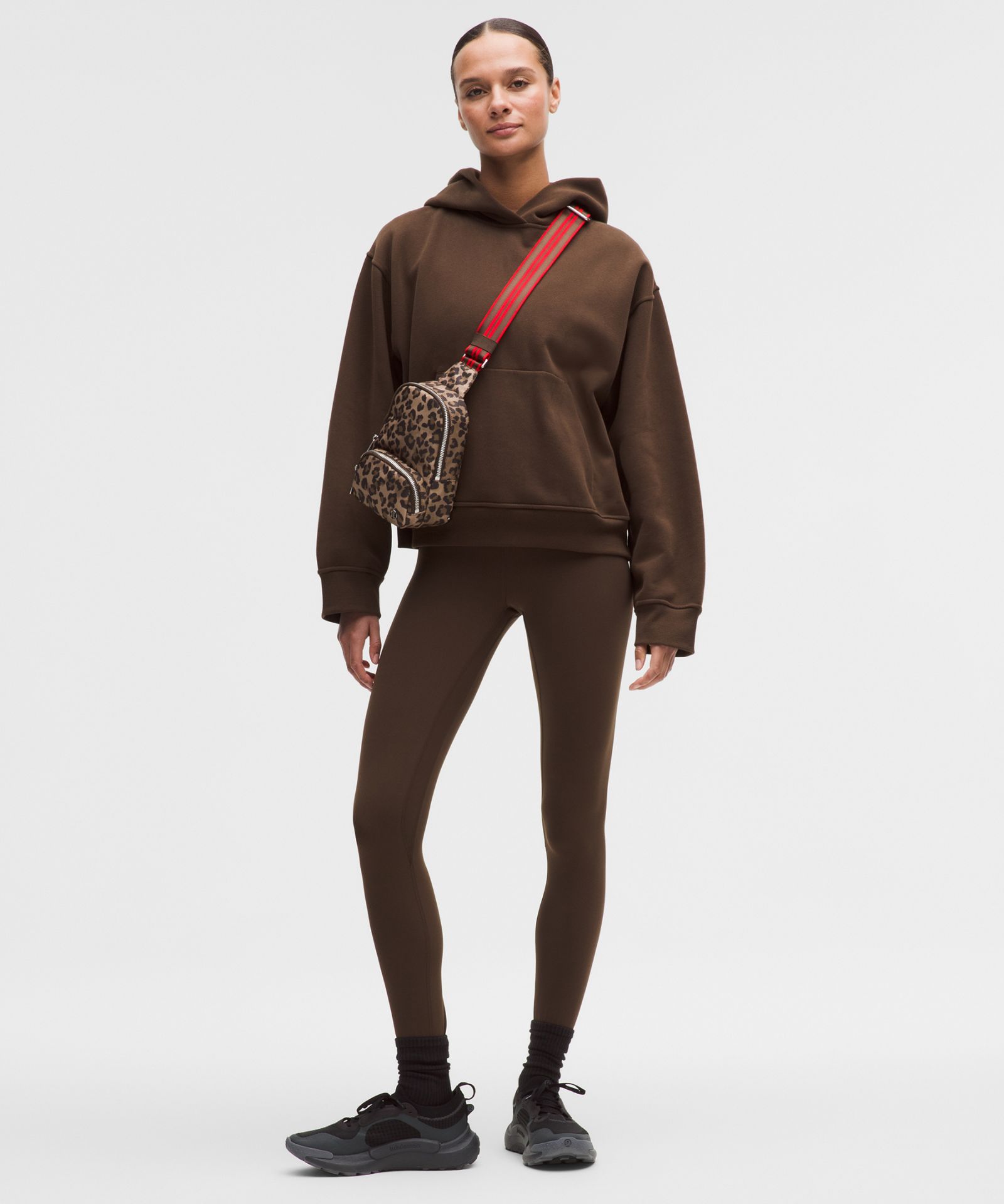Сумка-слинг Lululemon Everywhere Small Leopard, 2 л — фото 2