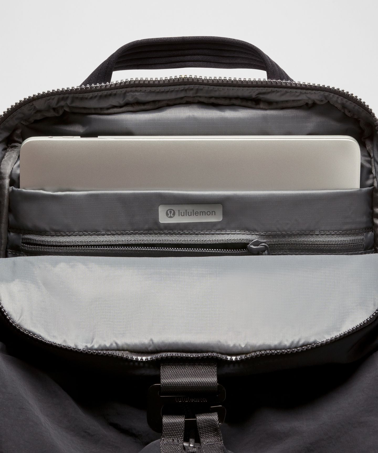 Спортивная сумка Lululemon 3-in-1 Gym Duffle Large 35 л, цвет: Чёрный / Оникс серый — фото 5