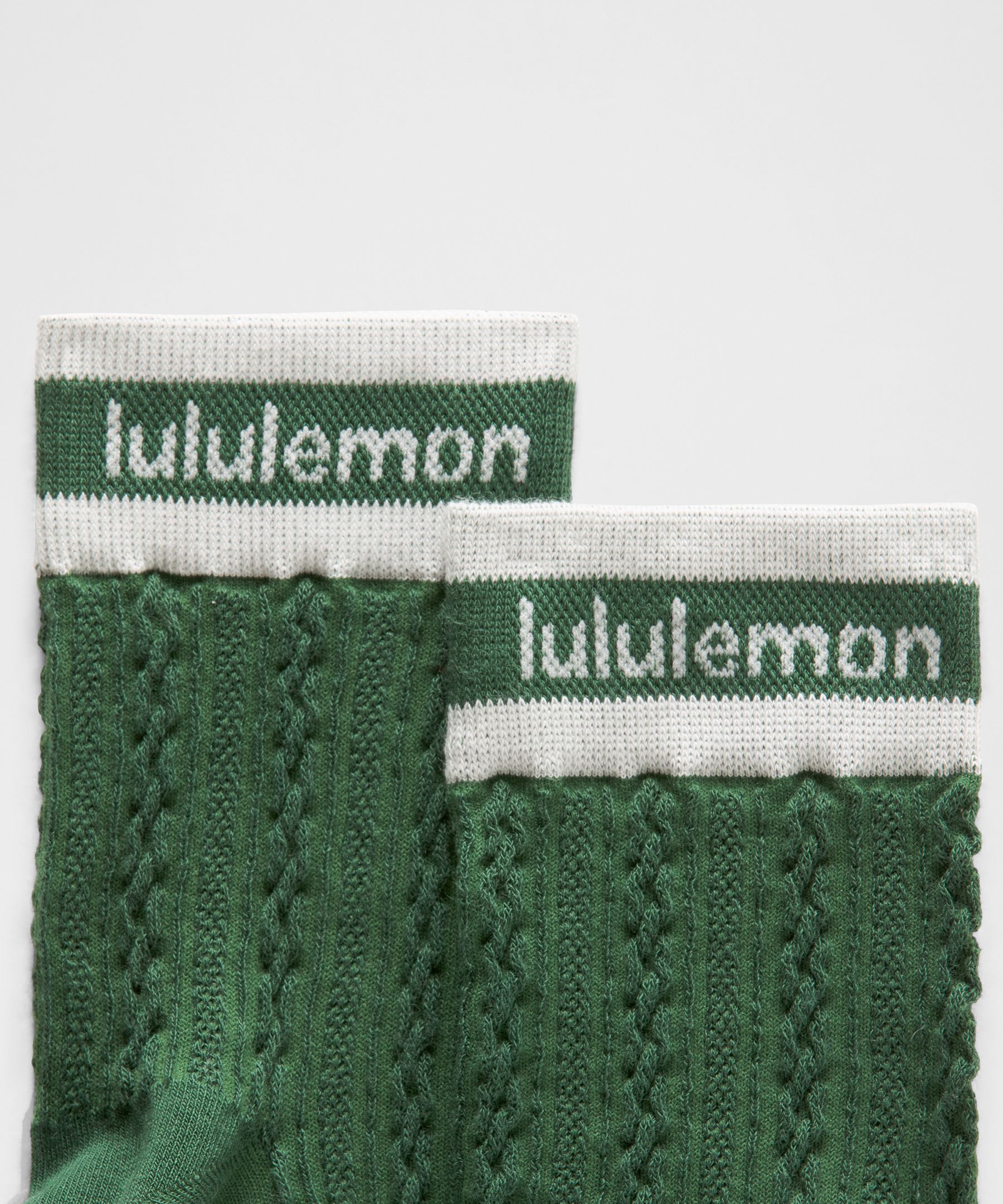 Unisex Cable-Knit Quarter Socks